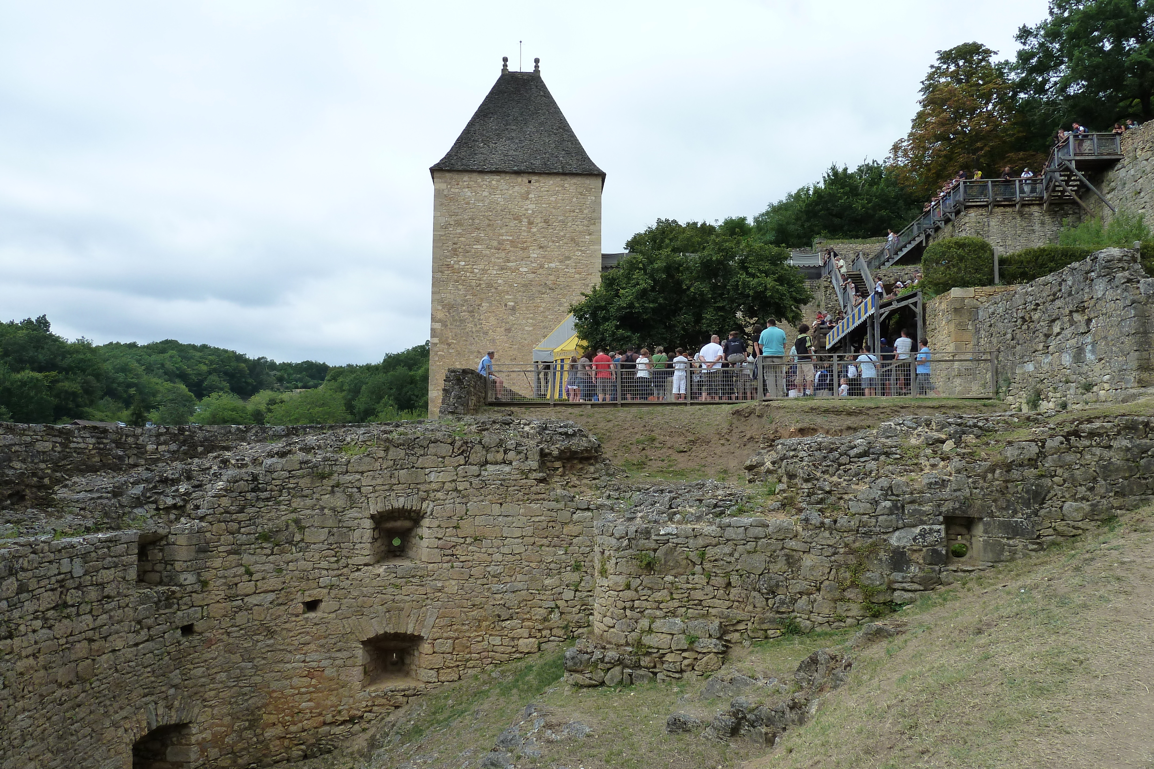 Picture France Castelnaud castle 2010-08 42 - Center Castelnaud castle