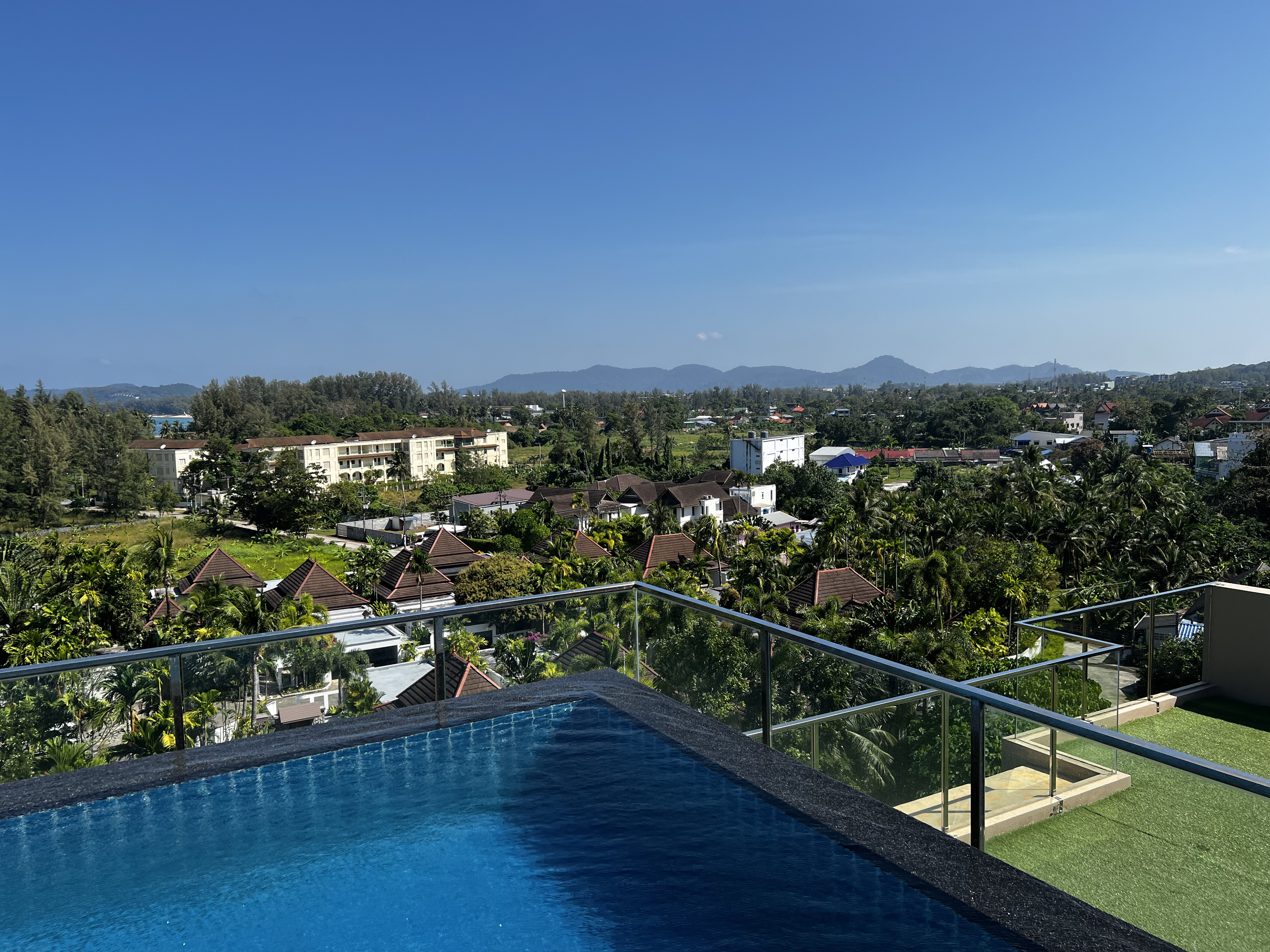 Picture Thailand Phuket Surin Beach The Aristo Resort 2021-12 8 - Tour The Aristo Resort