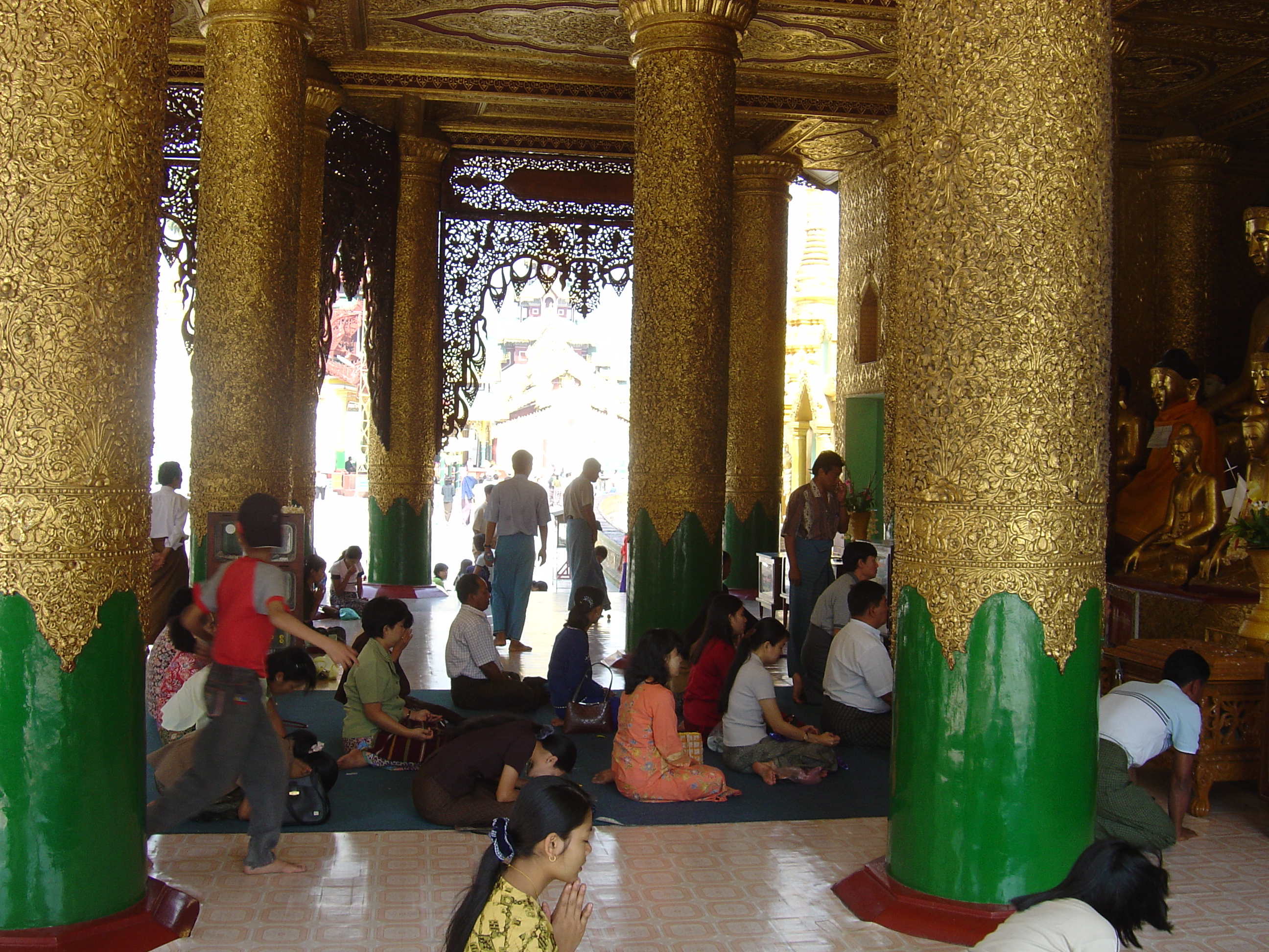 Picture Myanmar Yangon Shwedagon Pagoda 2005-01 28 - Journey Shwedagon Pagoda