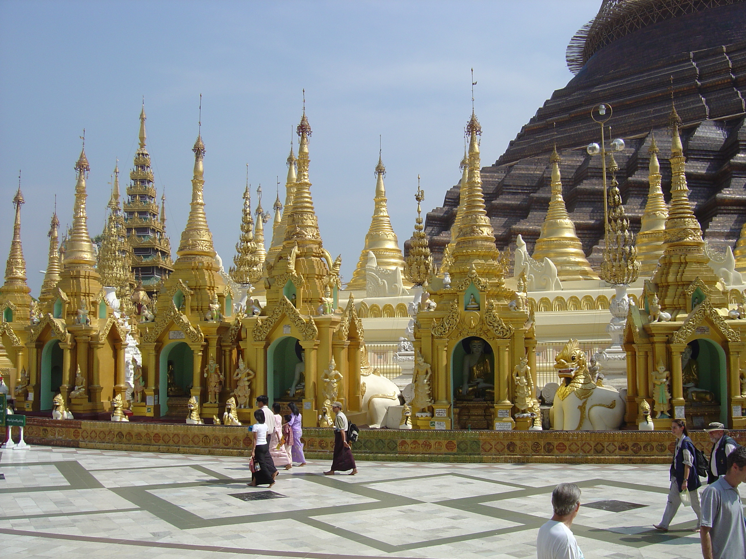 Picture Myanmar Yangon Shwedagon Pagoda 2005-01 33 - Tours Shwedagon Pagoda