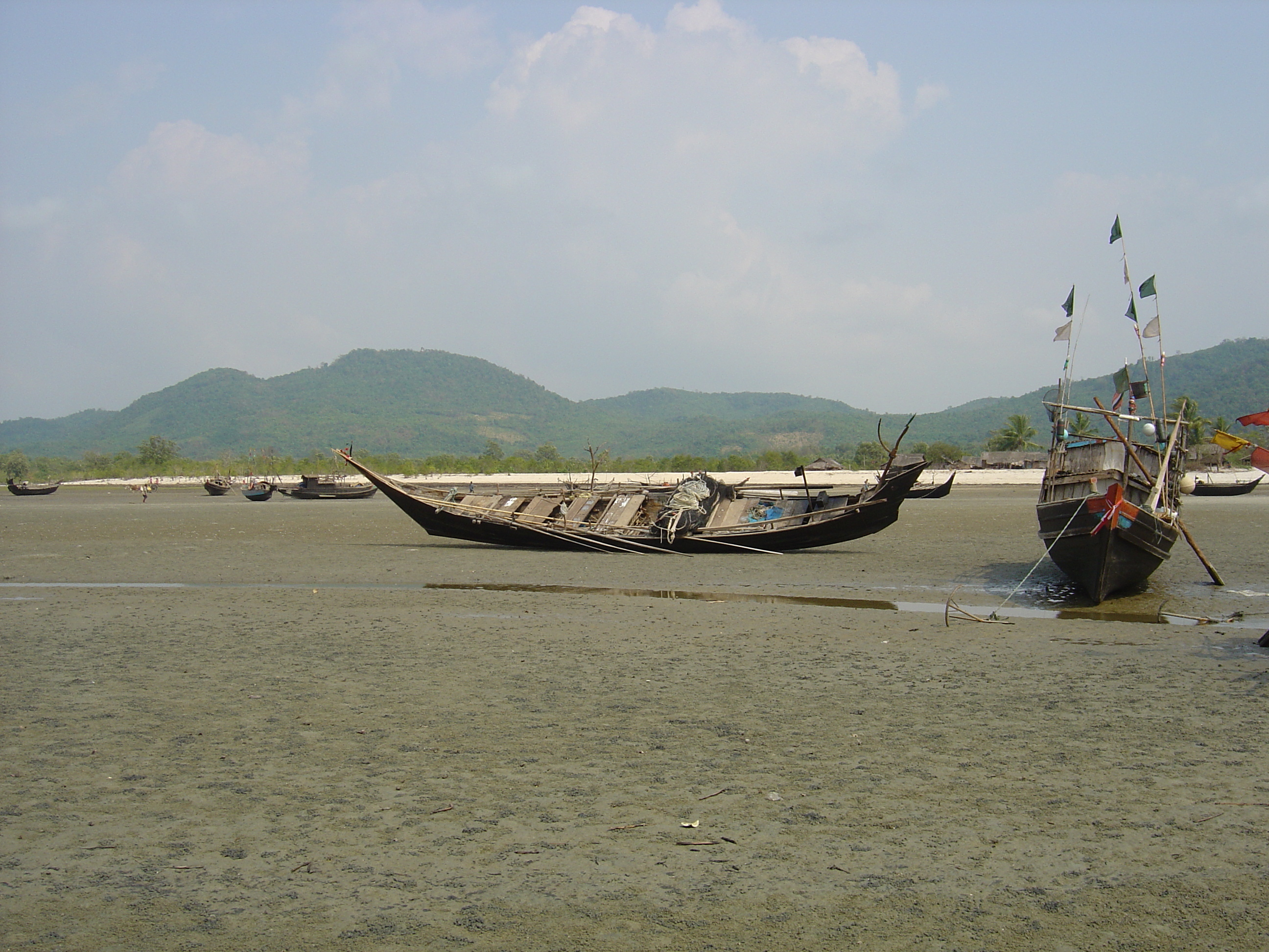 Picture Myanmar Maungmagan North 2005-01 25 - Tour Maungmagan North