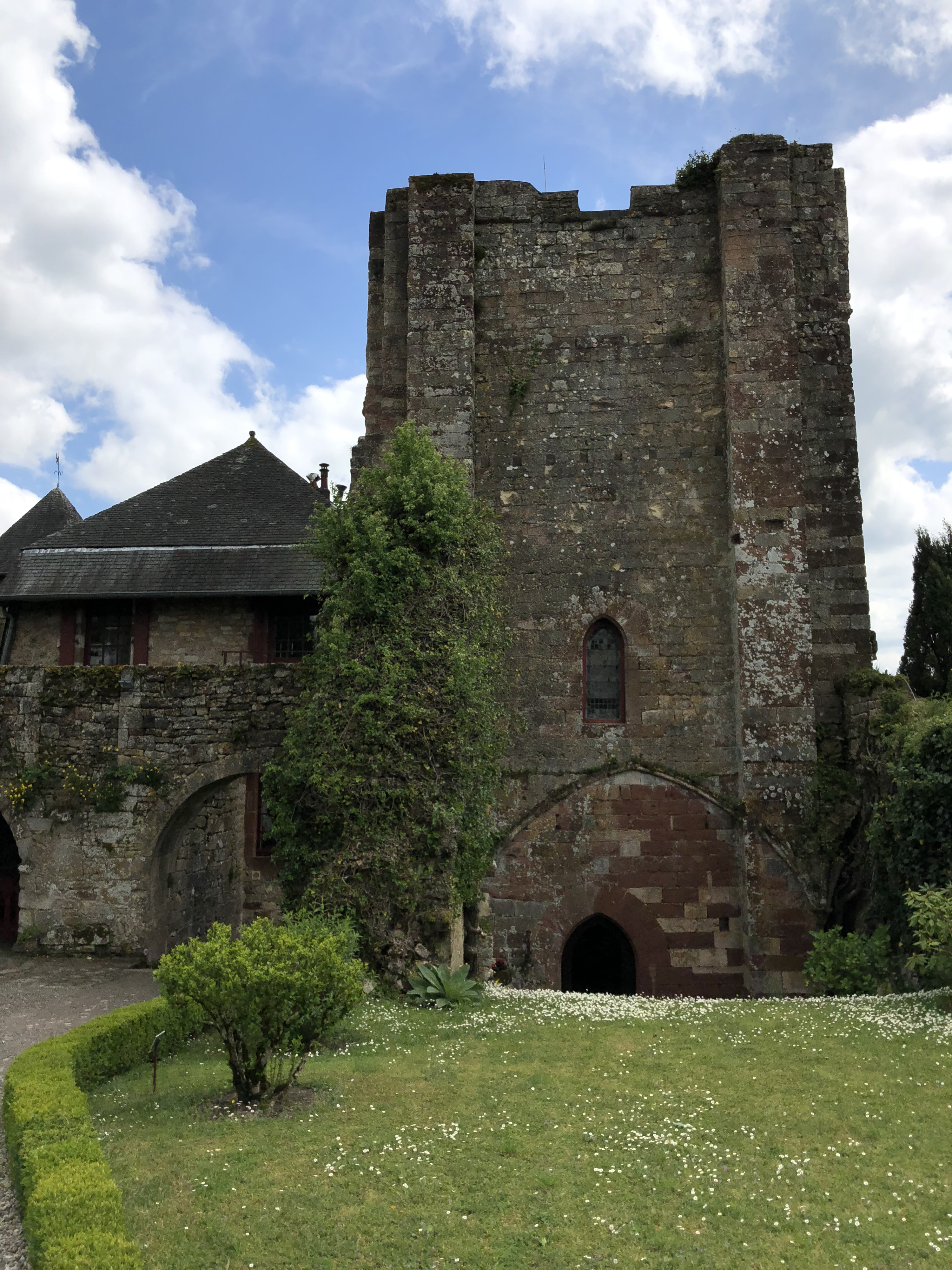 Picture France Turenne 2018-04 64 - Around Turenne