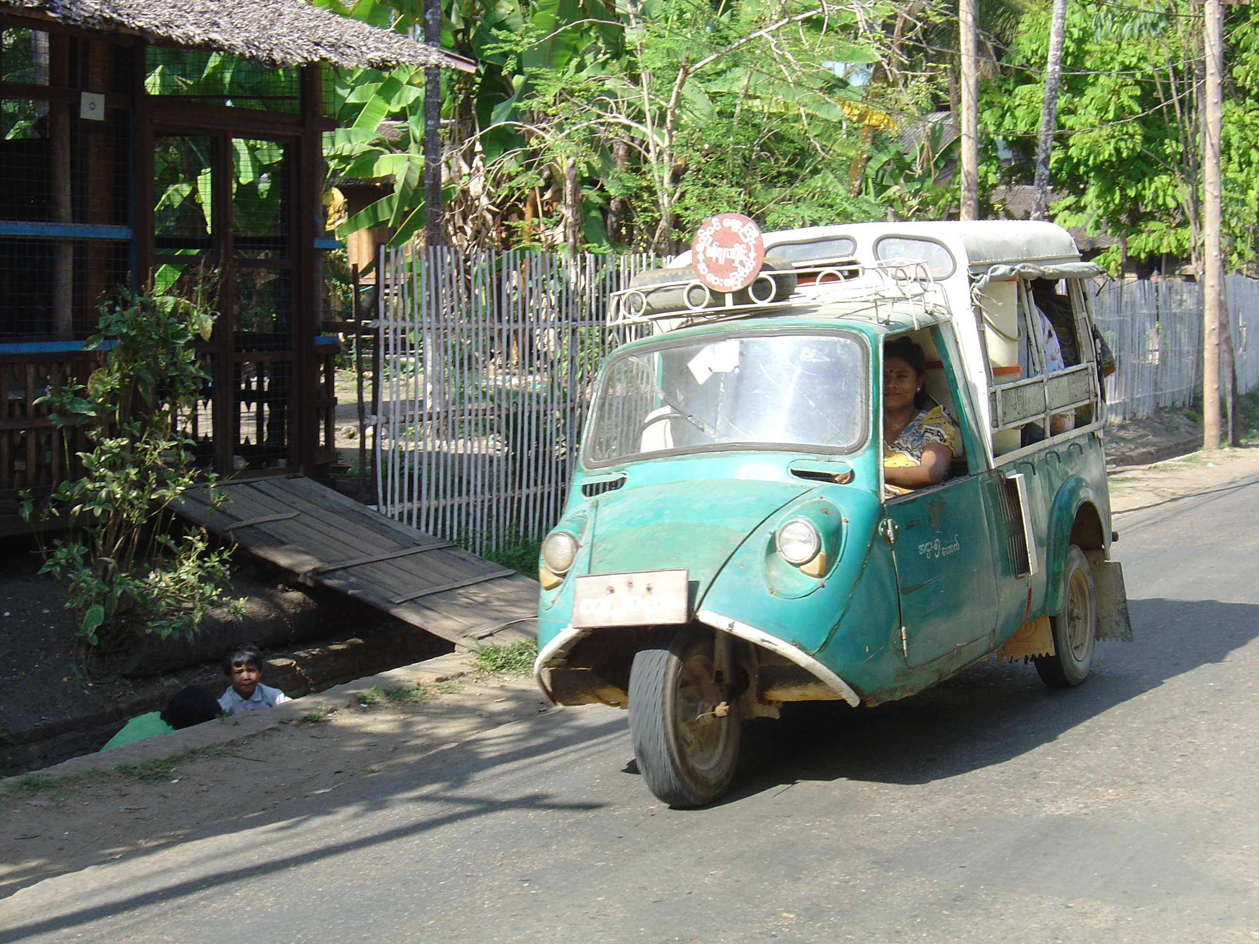 Picture Myanmar Myeik (Mergui) 2005-01 2 - Tour Myeik (Mergui)