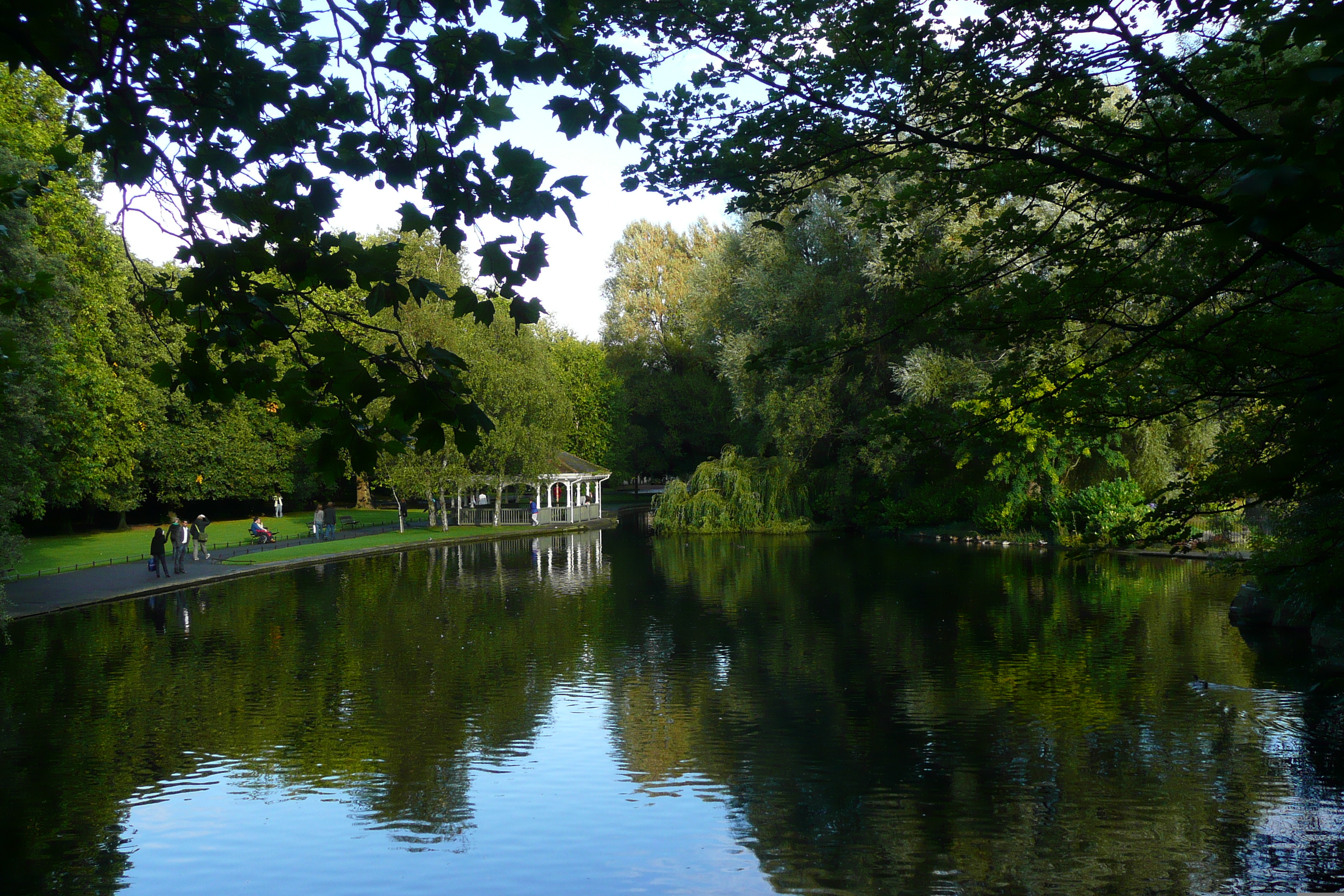 Picture Ireland Dublin St. Stephen's Green 2008-09 46 - Tour St. Stephen's Green