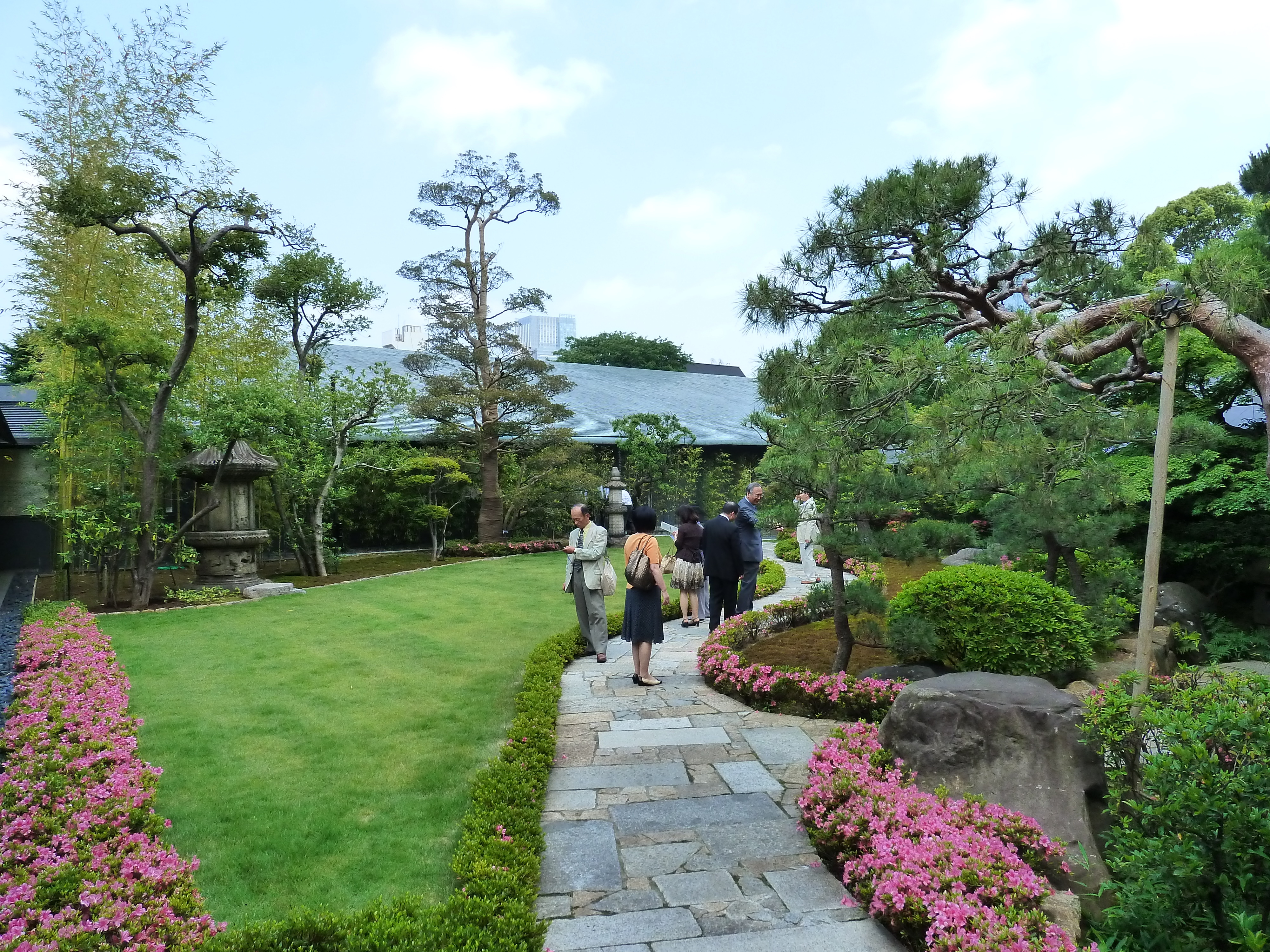 Picture Japan Tokyo Nezu Museum 2010-06 123 - Around Nezu Museum