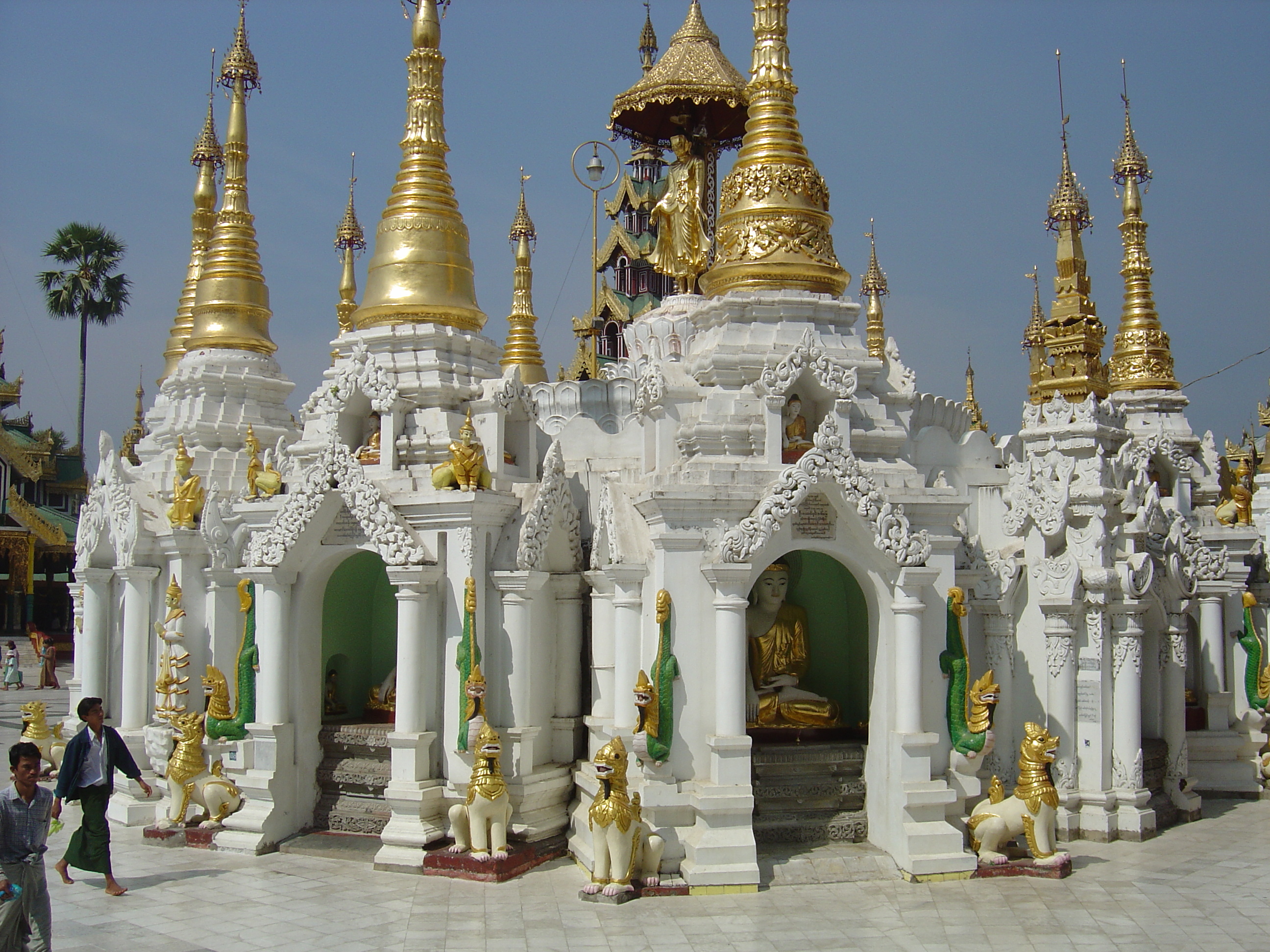 Picture Myanmar Yangon Shwedagon Pagoda 2005-01 44 - Tour Shwedagon Pagoda