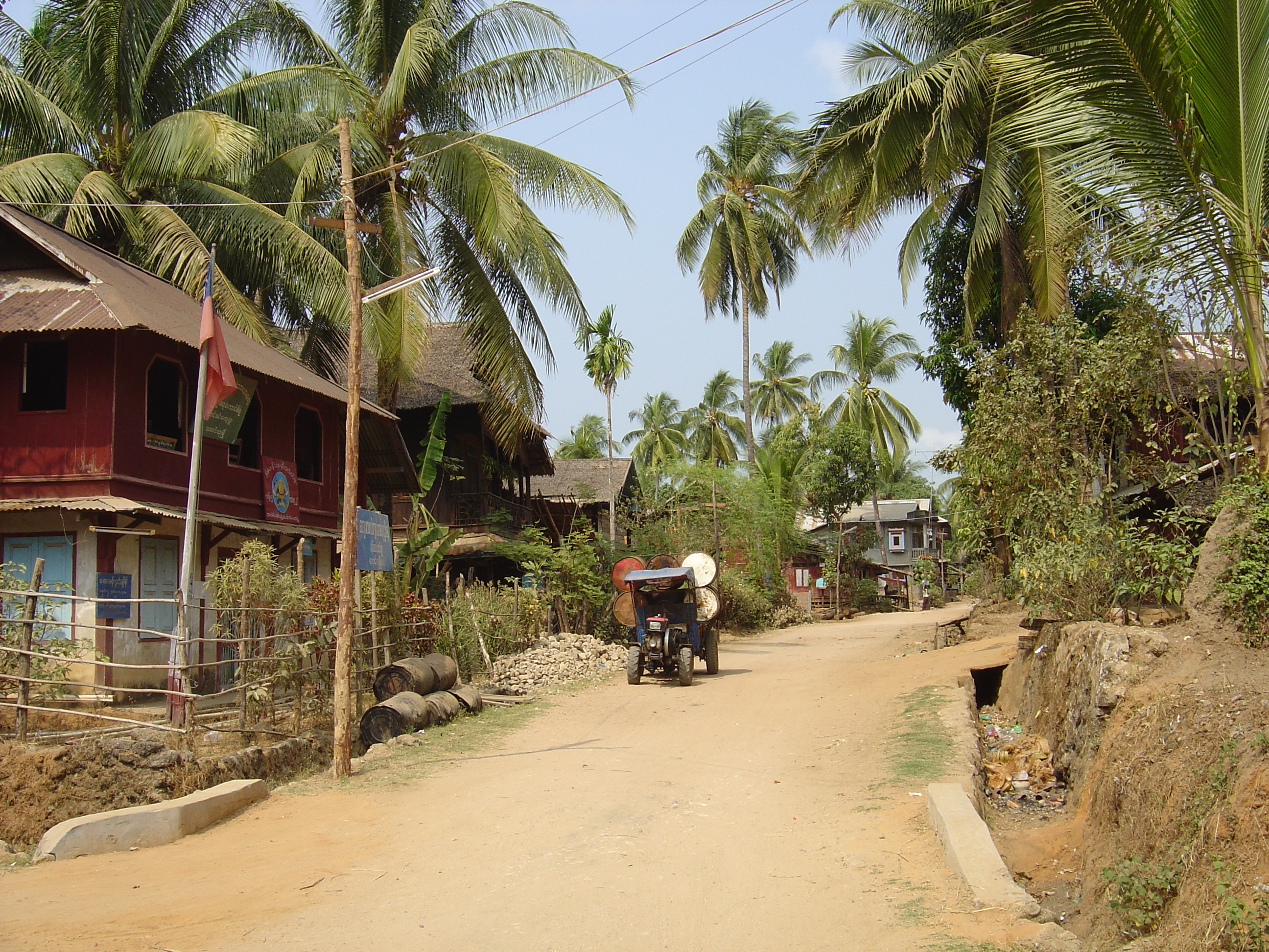 Picture Myanmar Maungmagan North 2005-01 11 - Center Maungmagan North