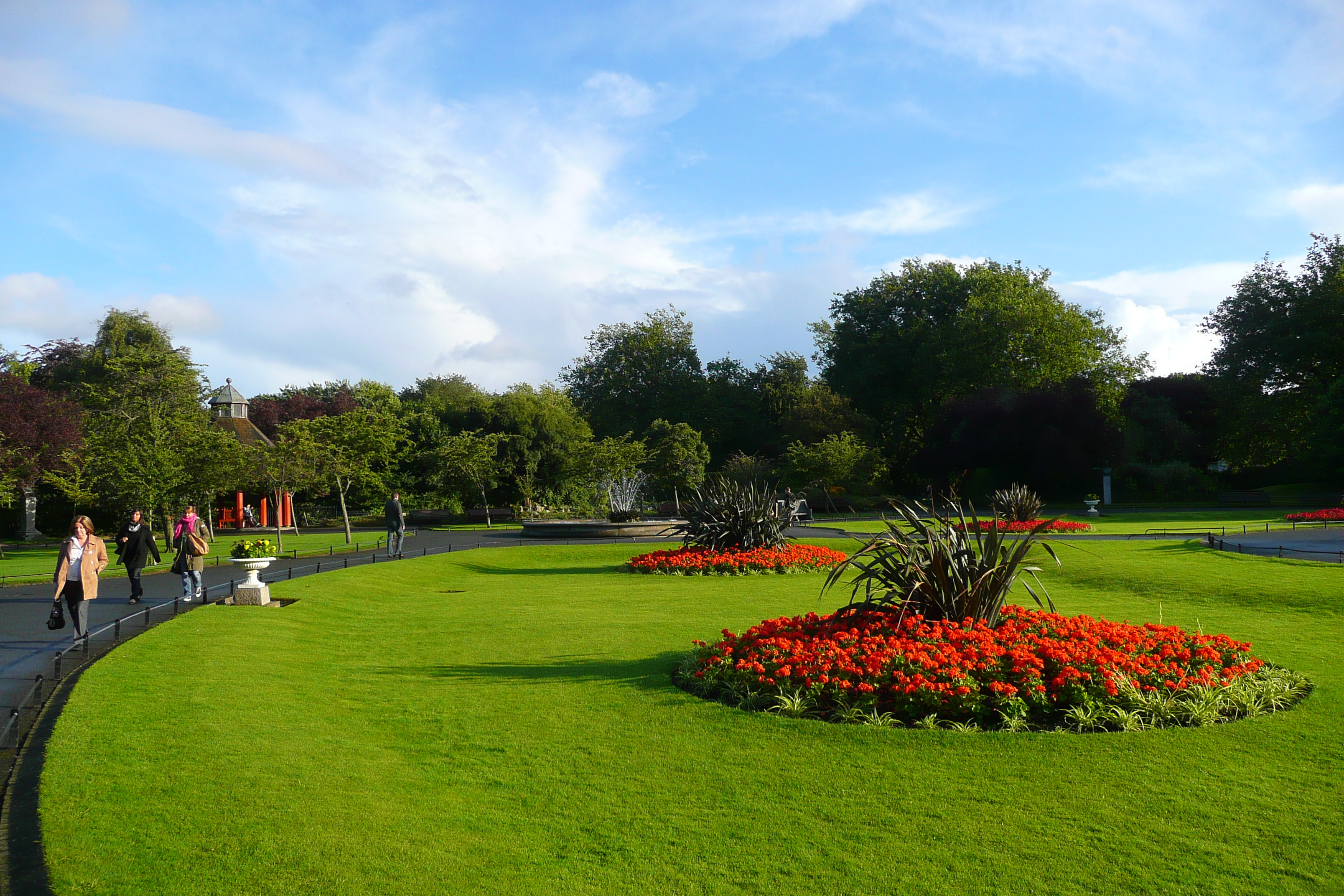 Picture Ireland Dublin St. Stephen's Green 2008-09 53 - Tour St. Stephen's Green