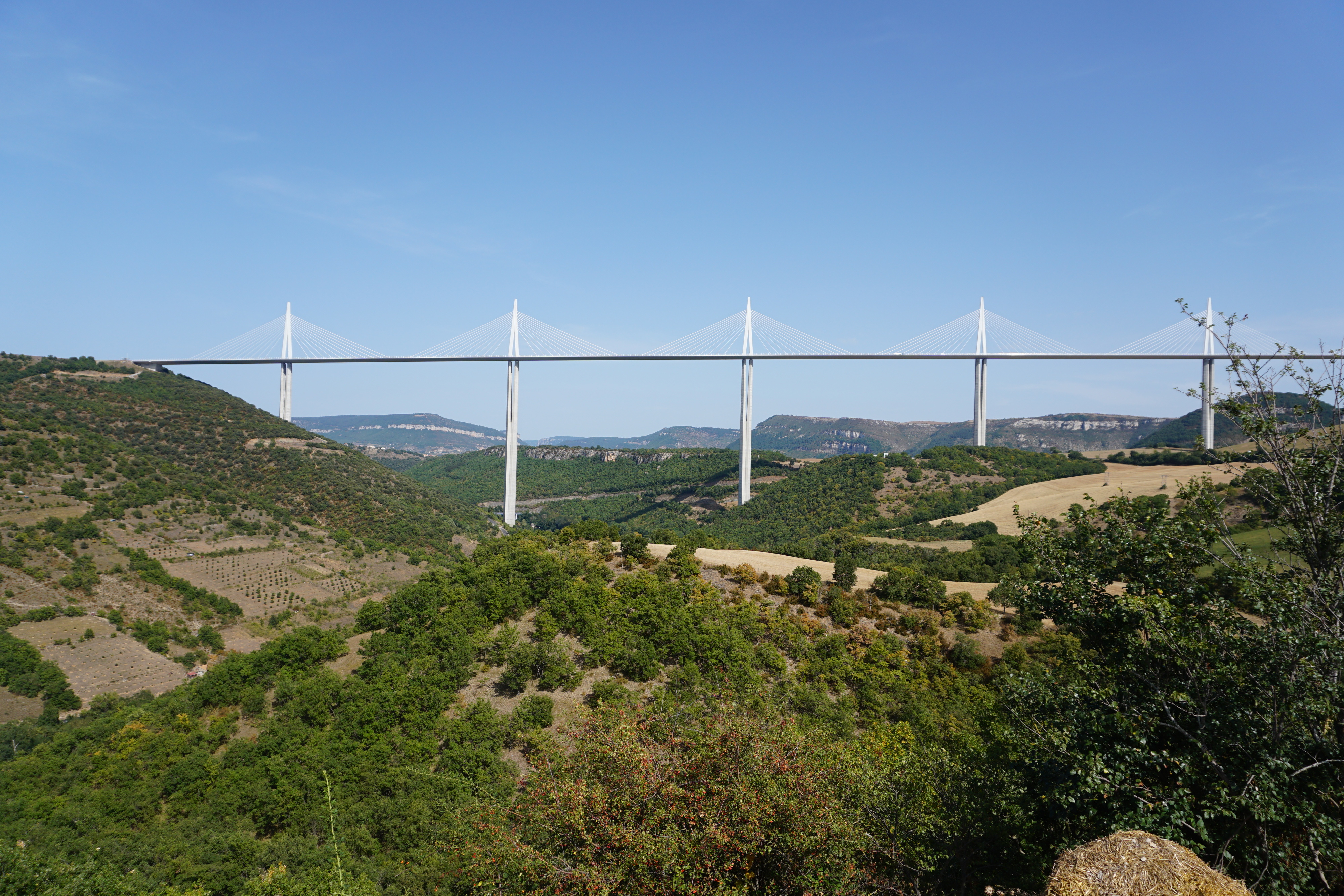 Picture France Viaduc de Millau 2017-08 13 - Center Viaduc de Millau