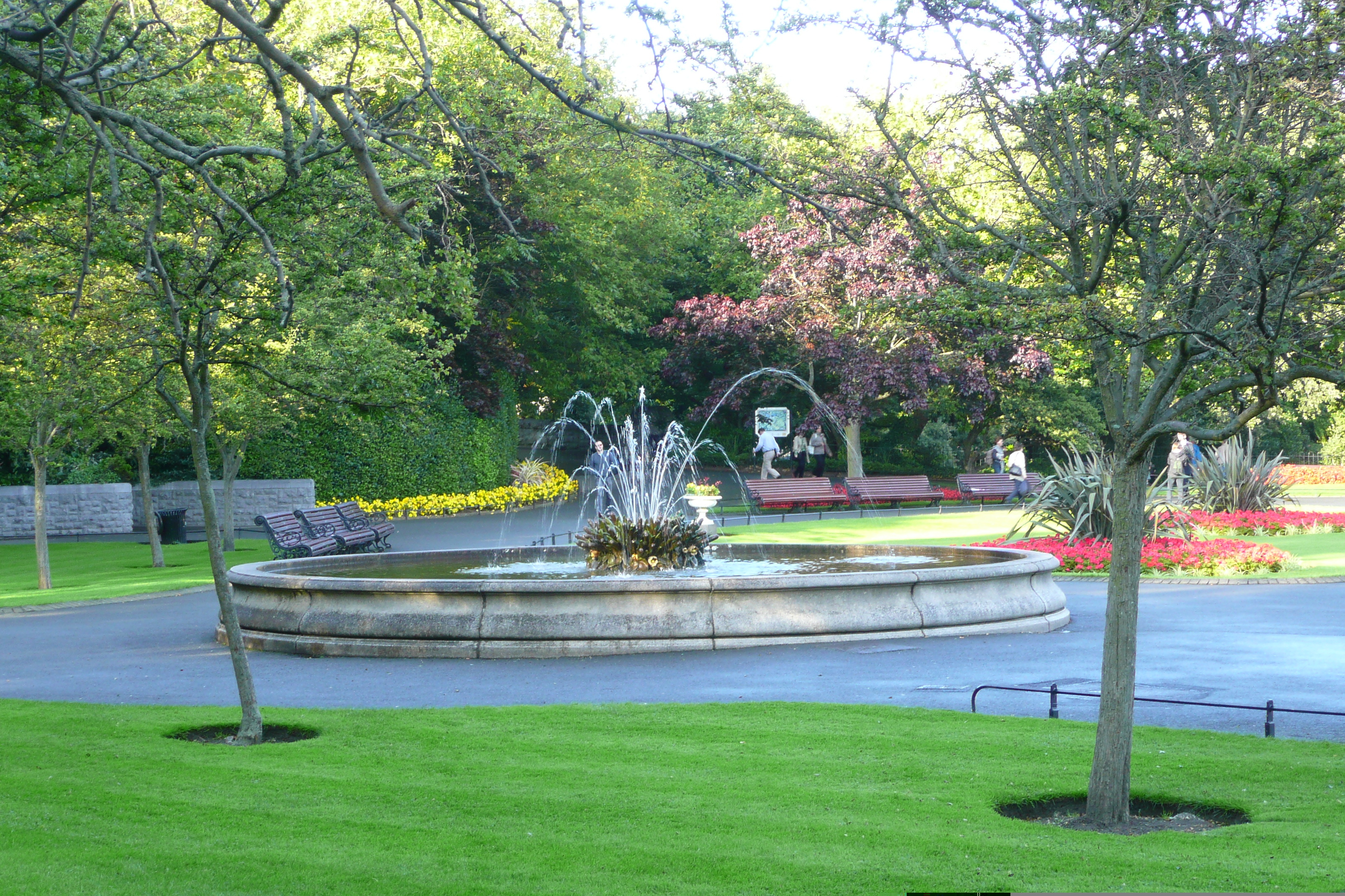 Picture Ireland Dublin St. Stephen's Green 2008-09 39 - Tour St. Stephen's Green