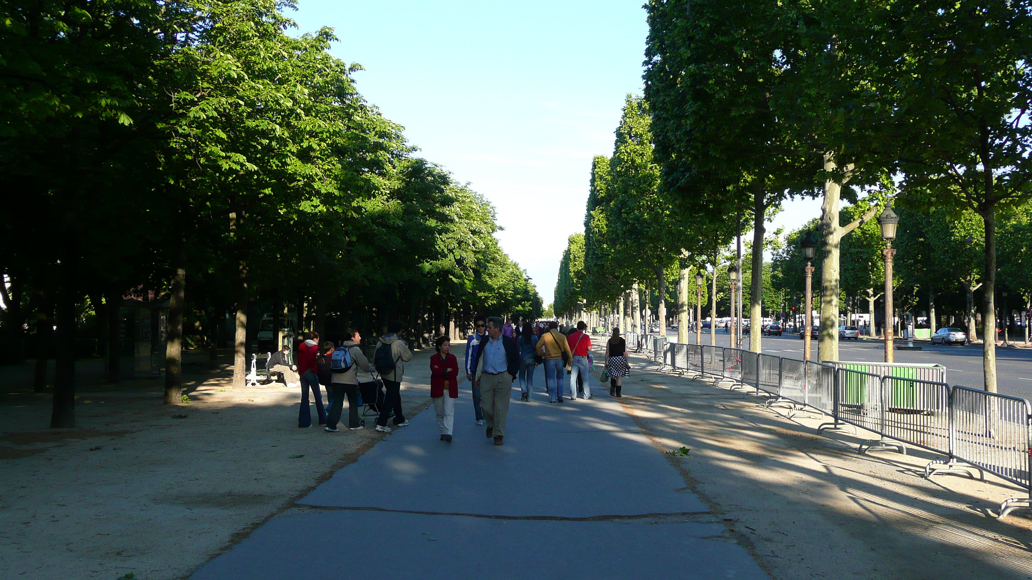 Picture France Paris Champs Elysees 2007-04 45 - Center Champs Elysees