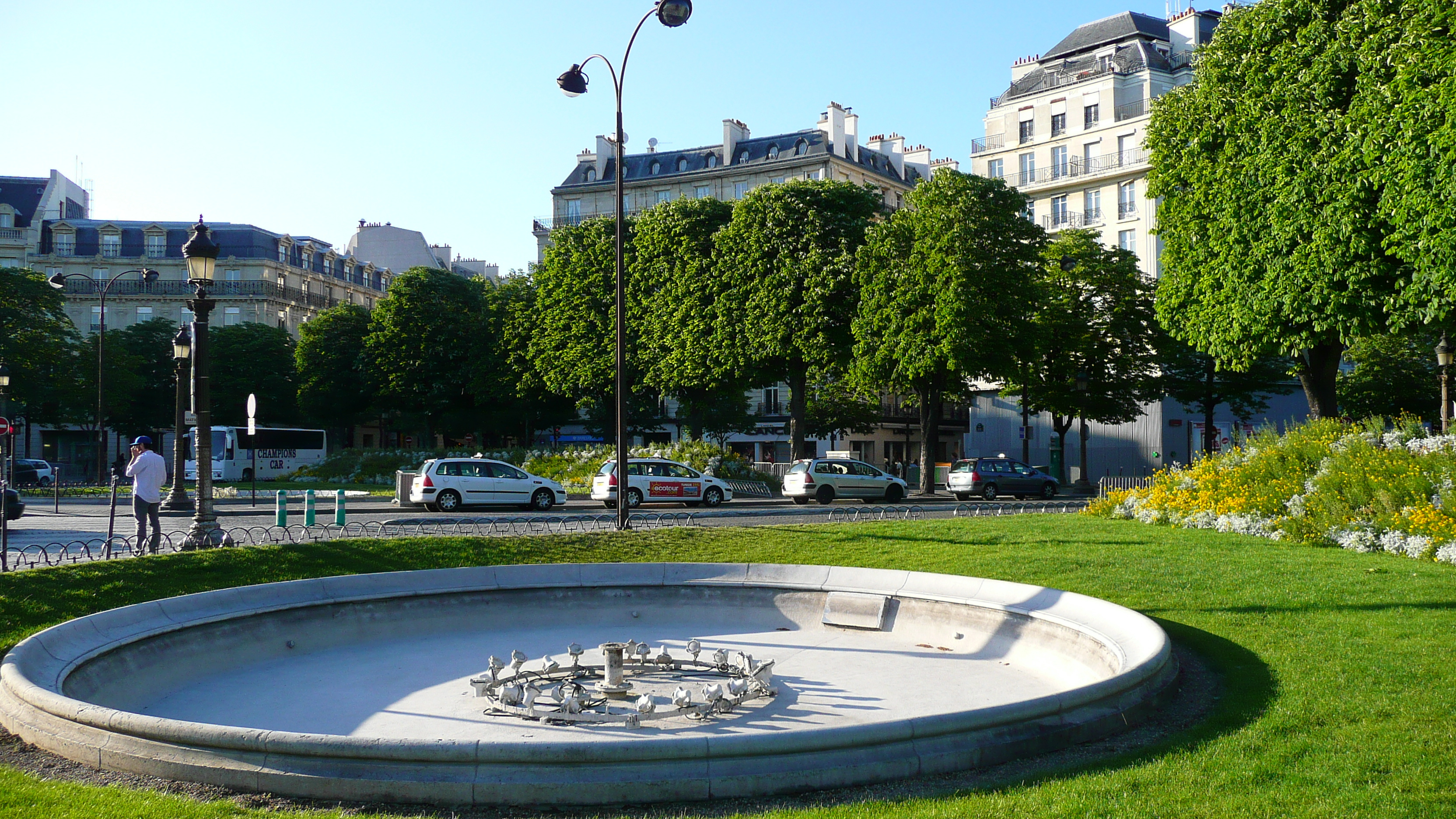 Picture France Paris Champs Elysees 2007-04 55 - Recreation Champs Elysees