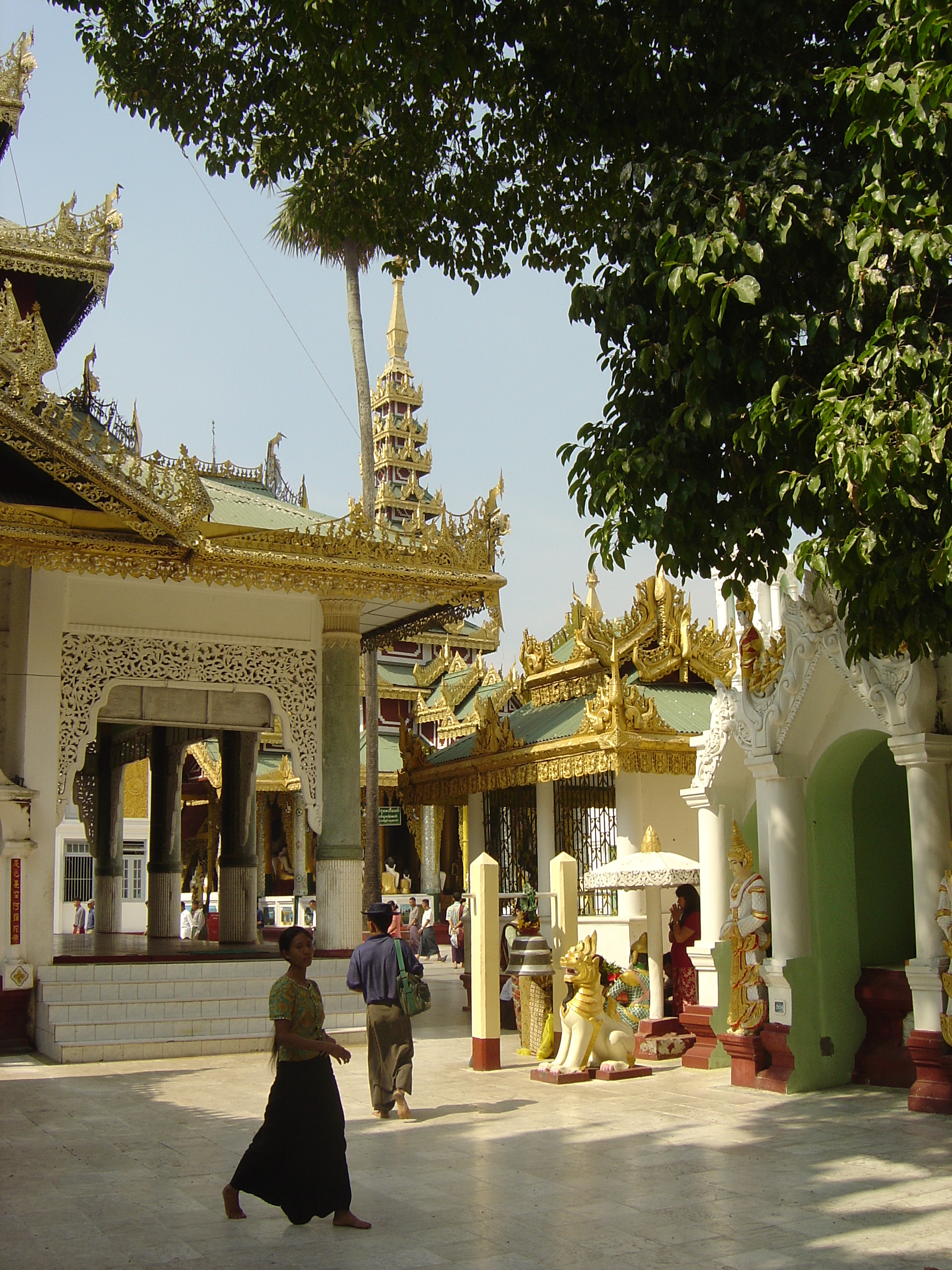 Picture Myanmar Yangon Shwedagon Pagoda 2005-01 1 - Around Shwedagon Pagoda