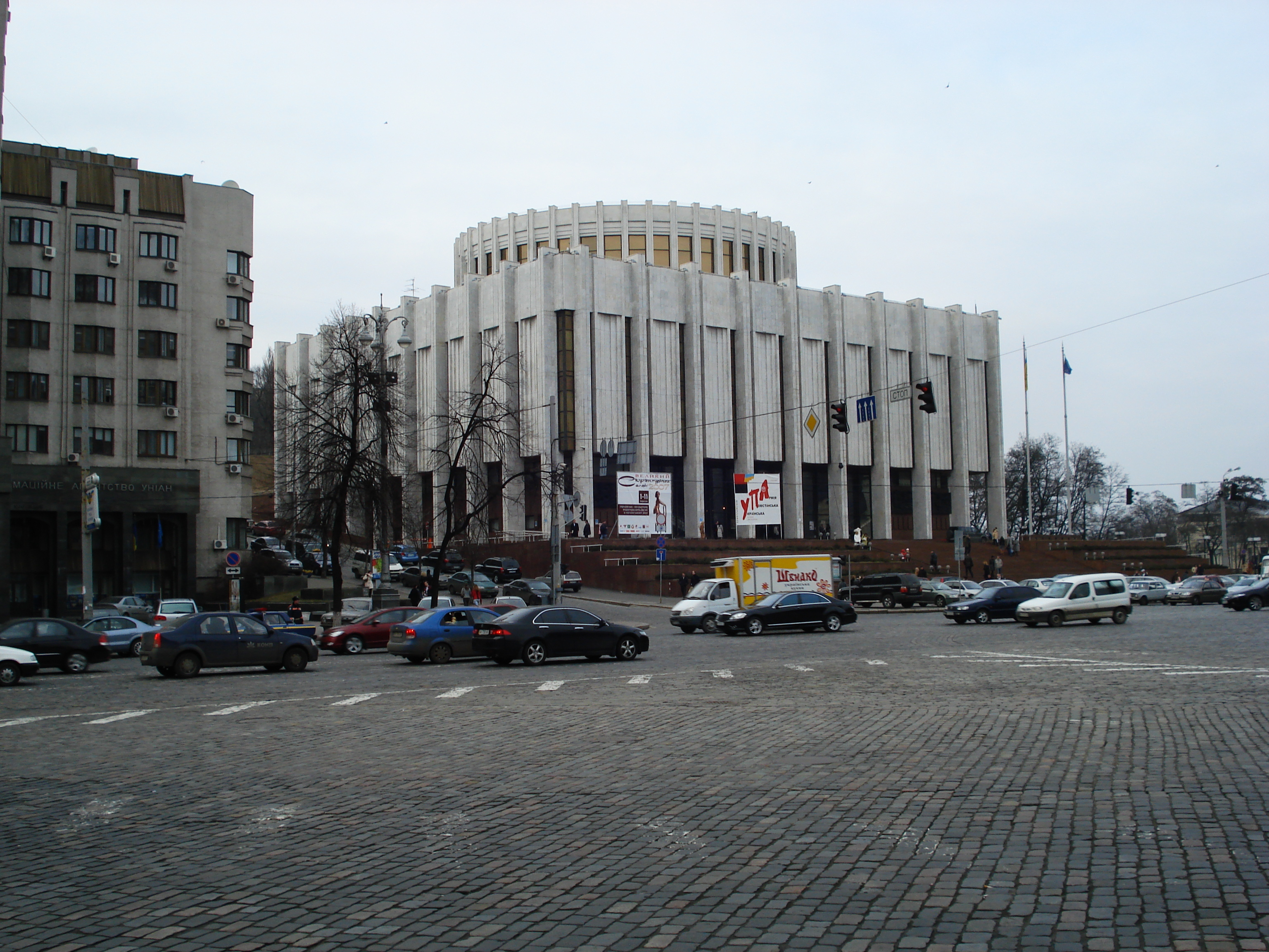 Picture Ukraine Kiev Kreschatyk Street 2007-03 29 - Discovery Kreschatyk Street