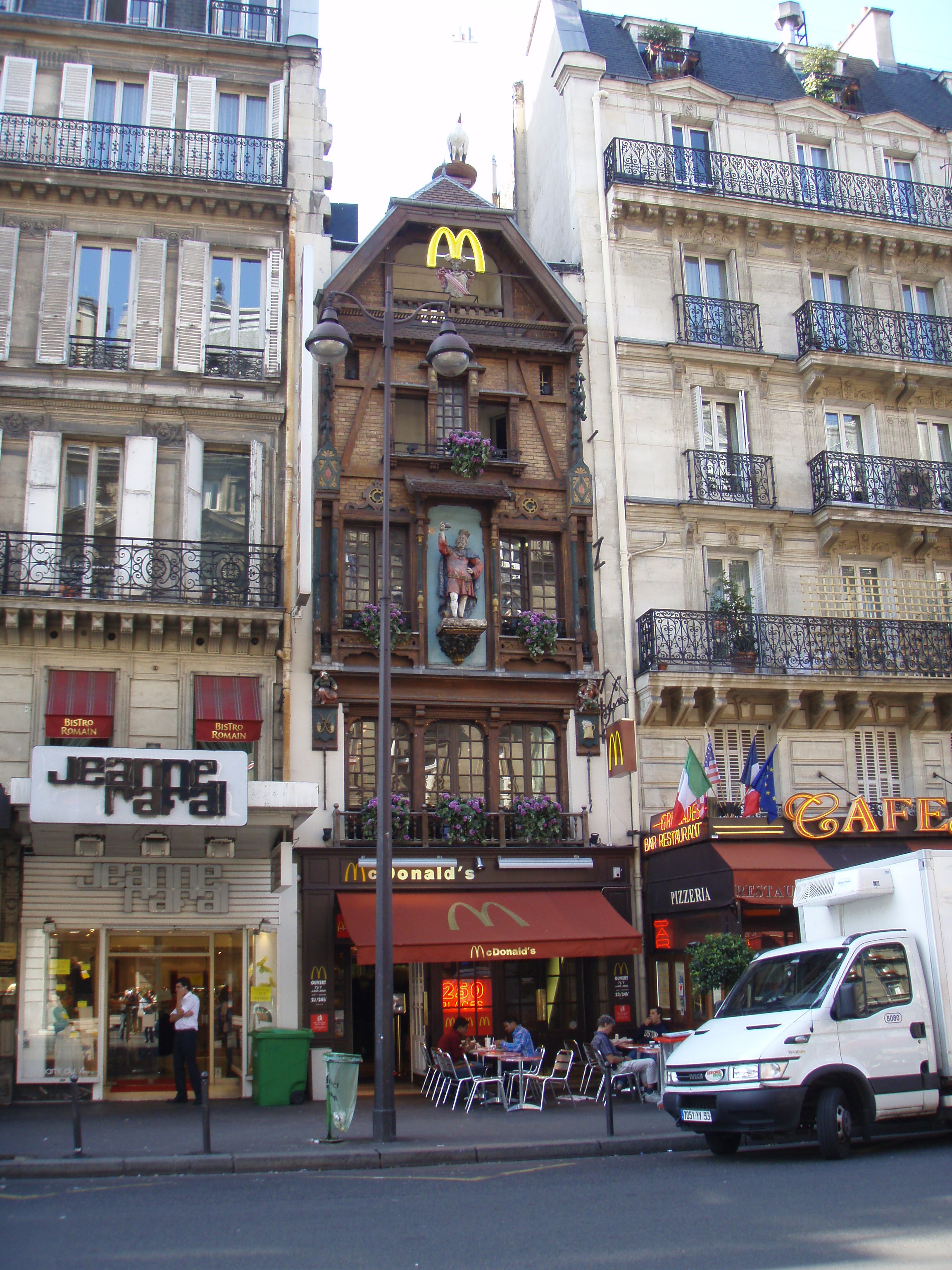 Picture France Paris Gare St Lazarre 2007-07 22 - Around Gare St Lazarre