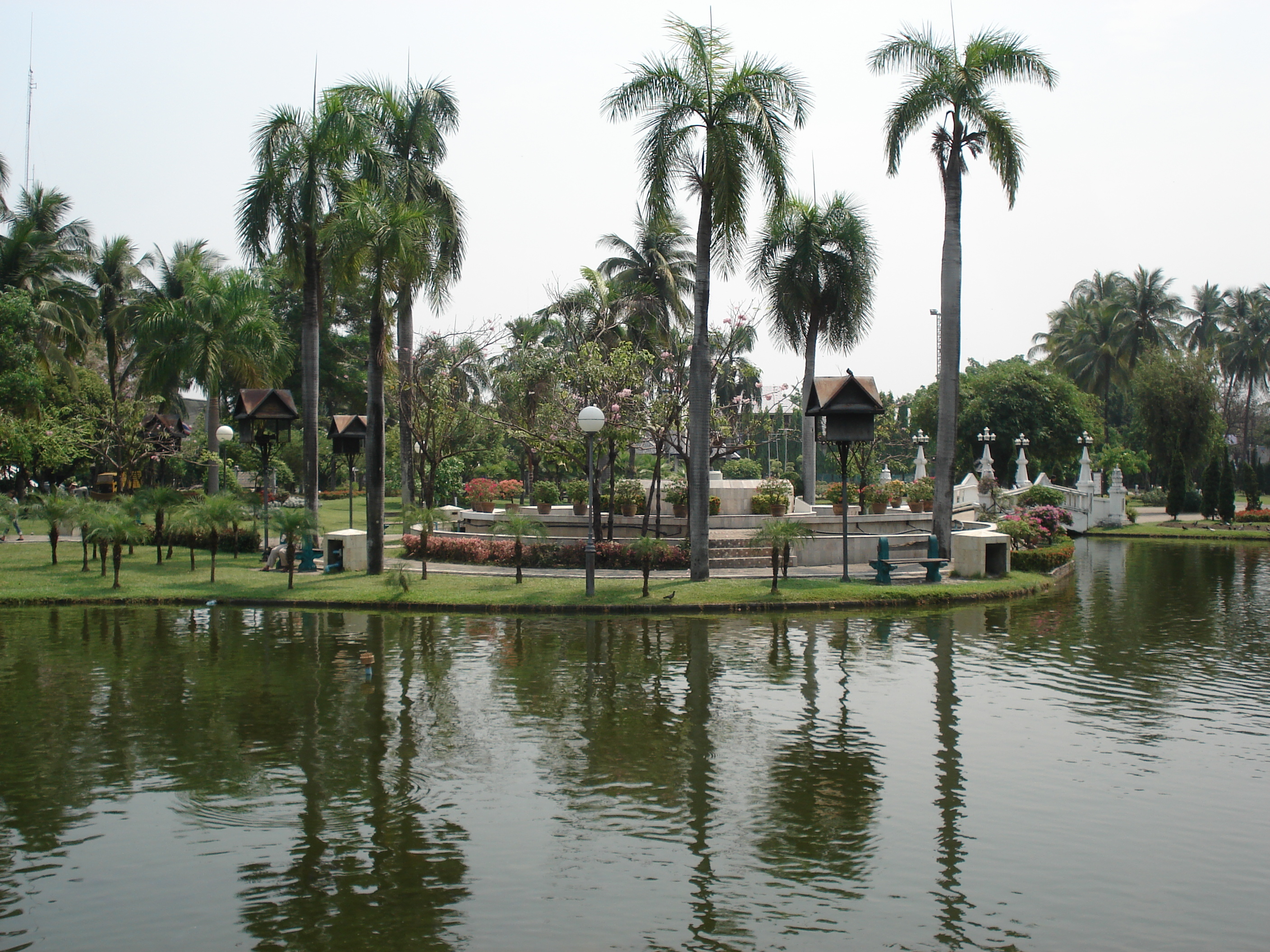 Picture Thailand Chiang Mai Inside Canal Buak Had Park 2006-04 12 - Center Buak Had Park