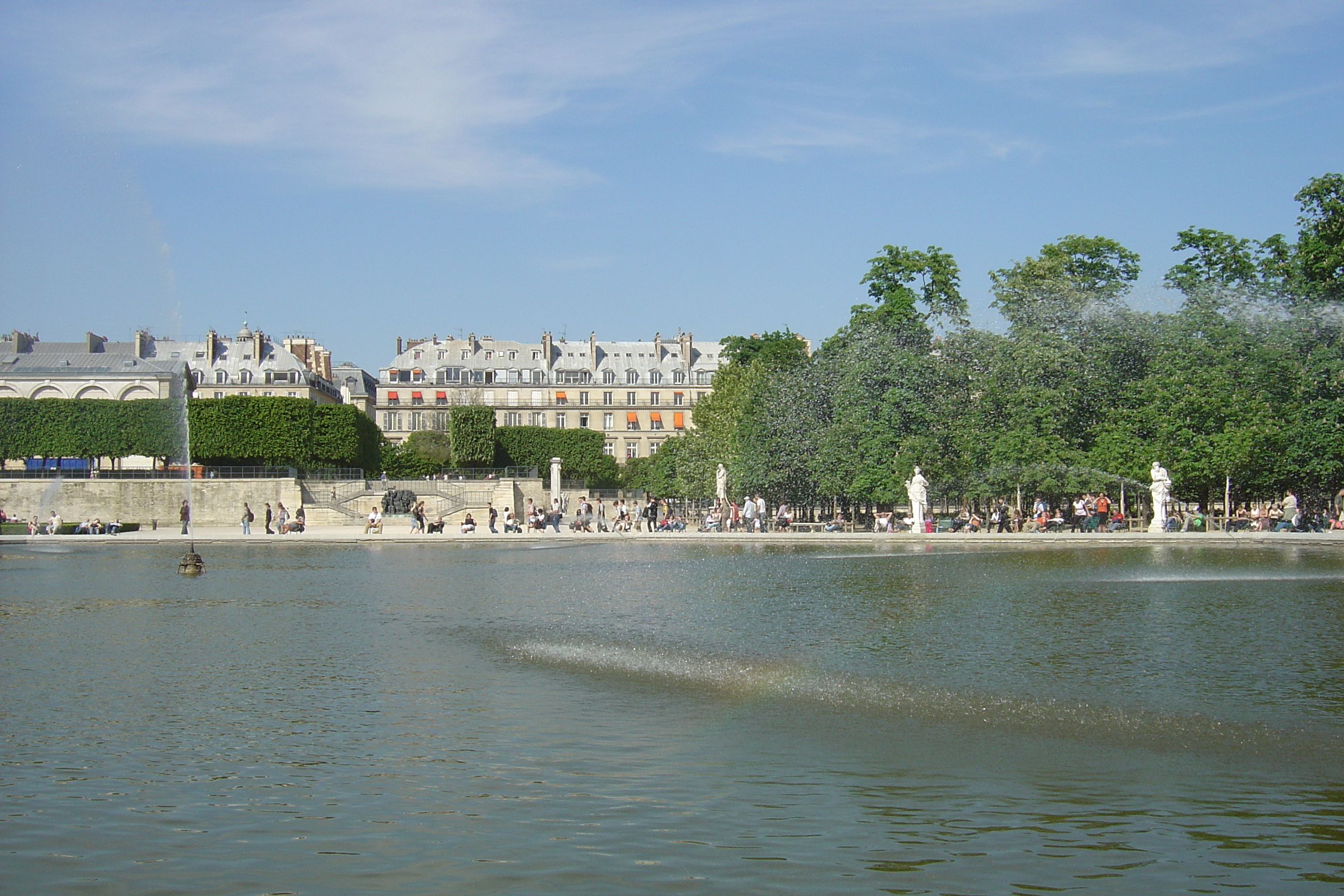 Picture France Paris Garden of Tuileries 2007-05 105 - Center Garden of Tuileries