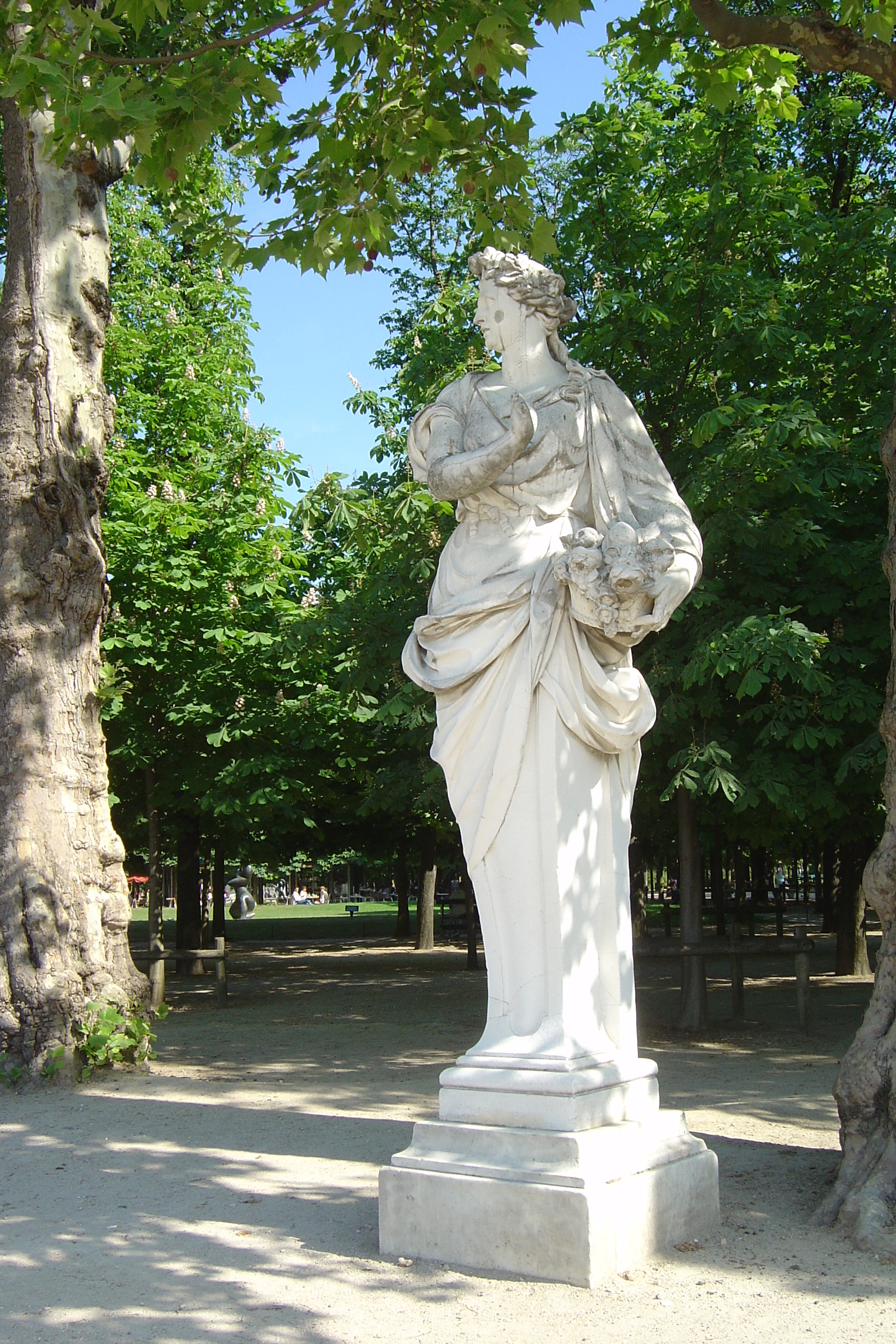 Picture France Paris Garden of Tuileries 2007-05 137 - Discovery Garden of Tuileries