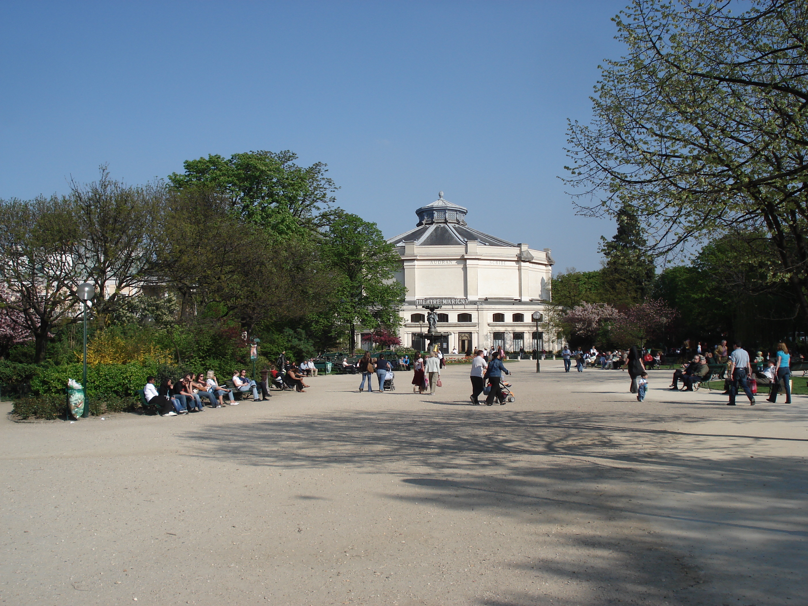 Picture France Paris Champs Elysees 2006-04 13 - Tour Champs Elysees