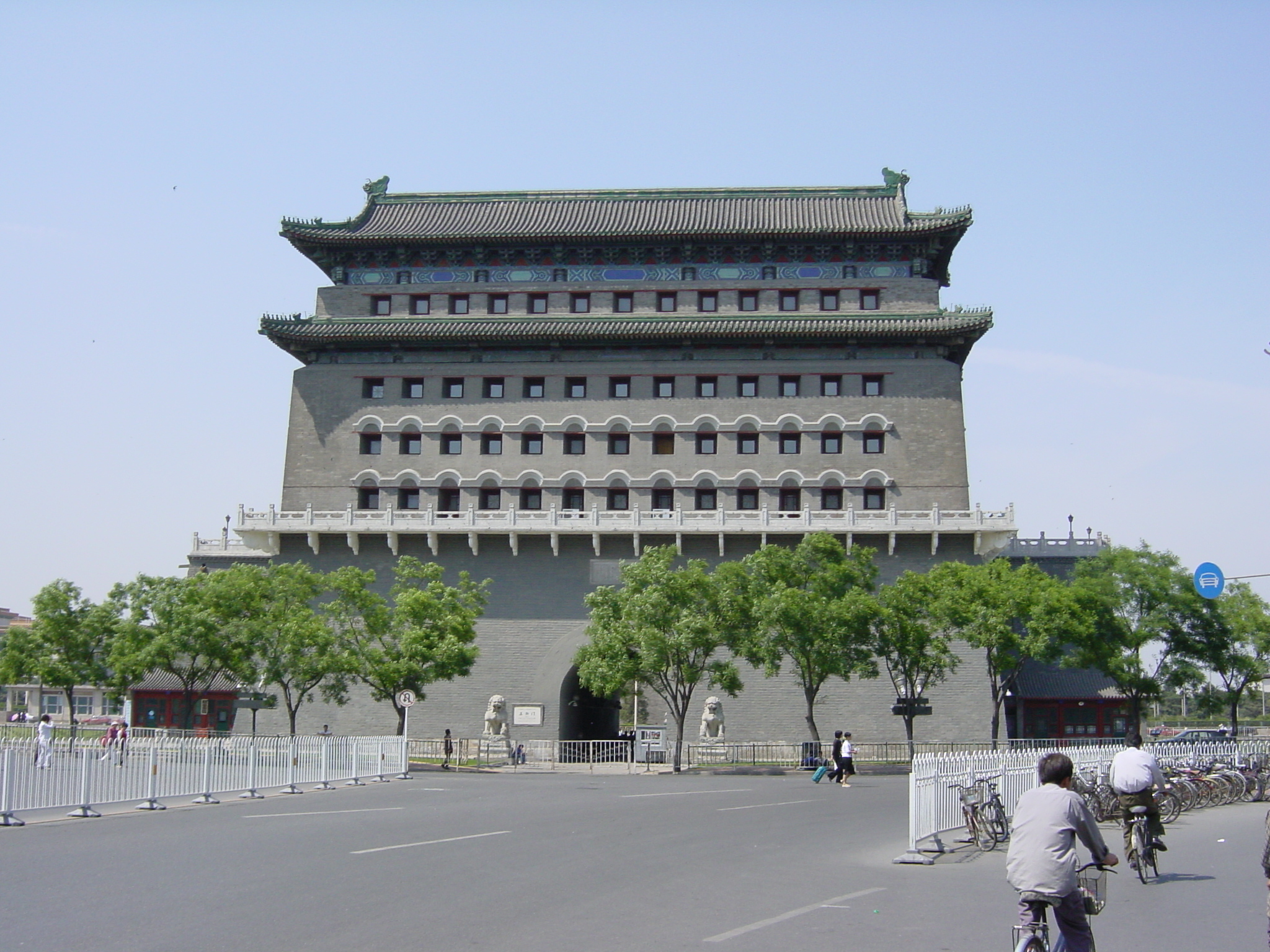 Picture China Beijing Tiananmen 2002-05 21 - Around Tiananmen