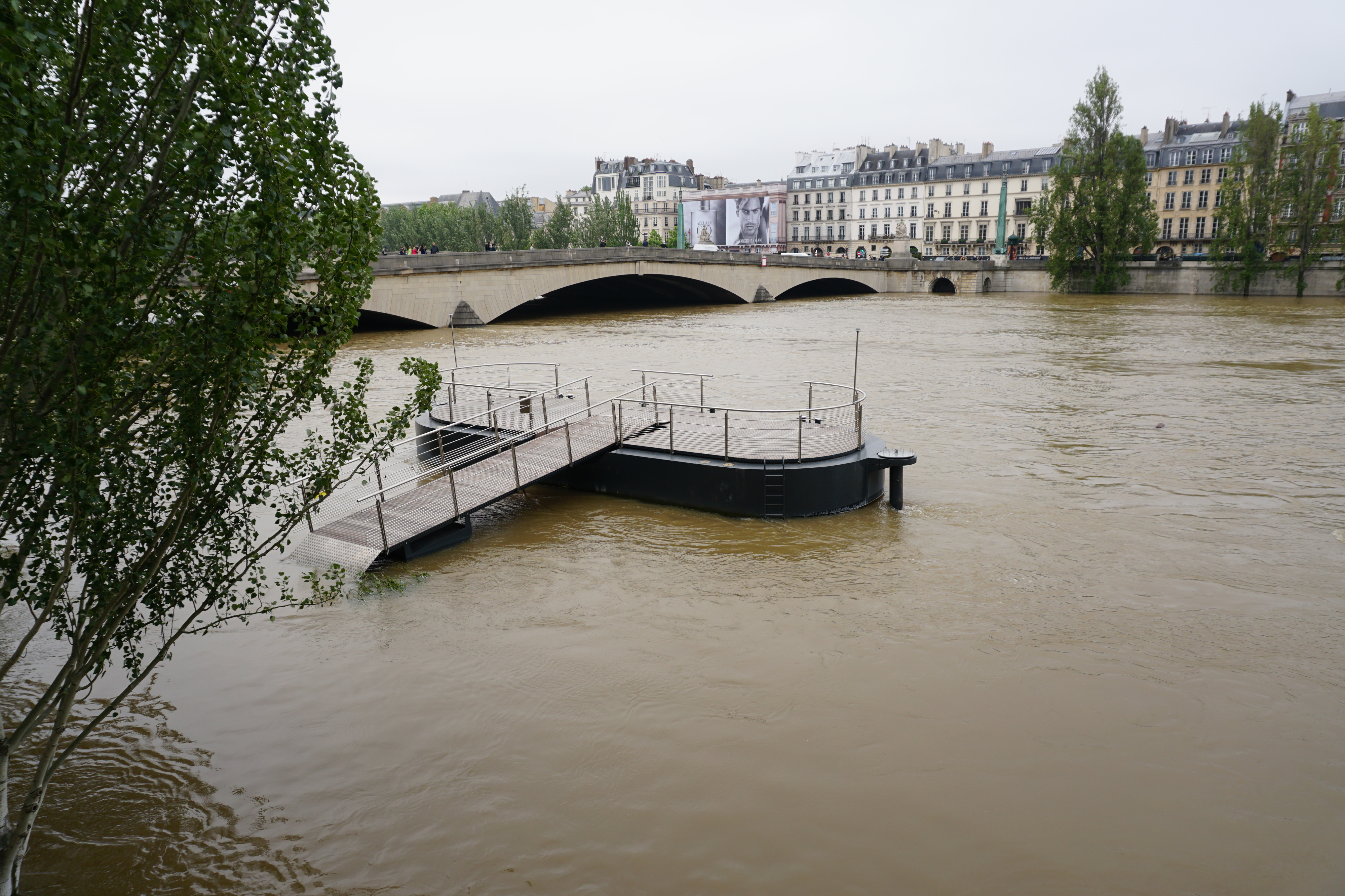 Picture France Paris Seine river 2016-06 22 - Recreation Seine river