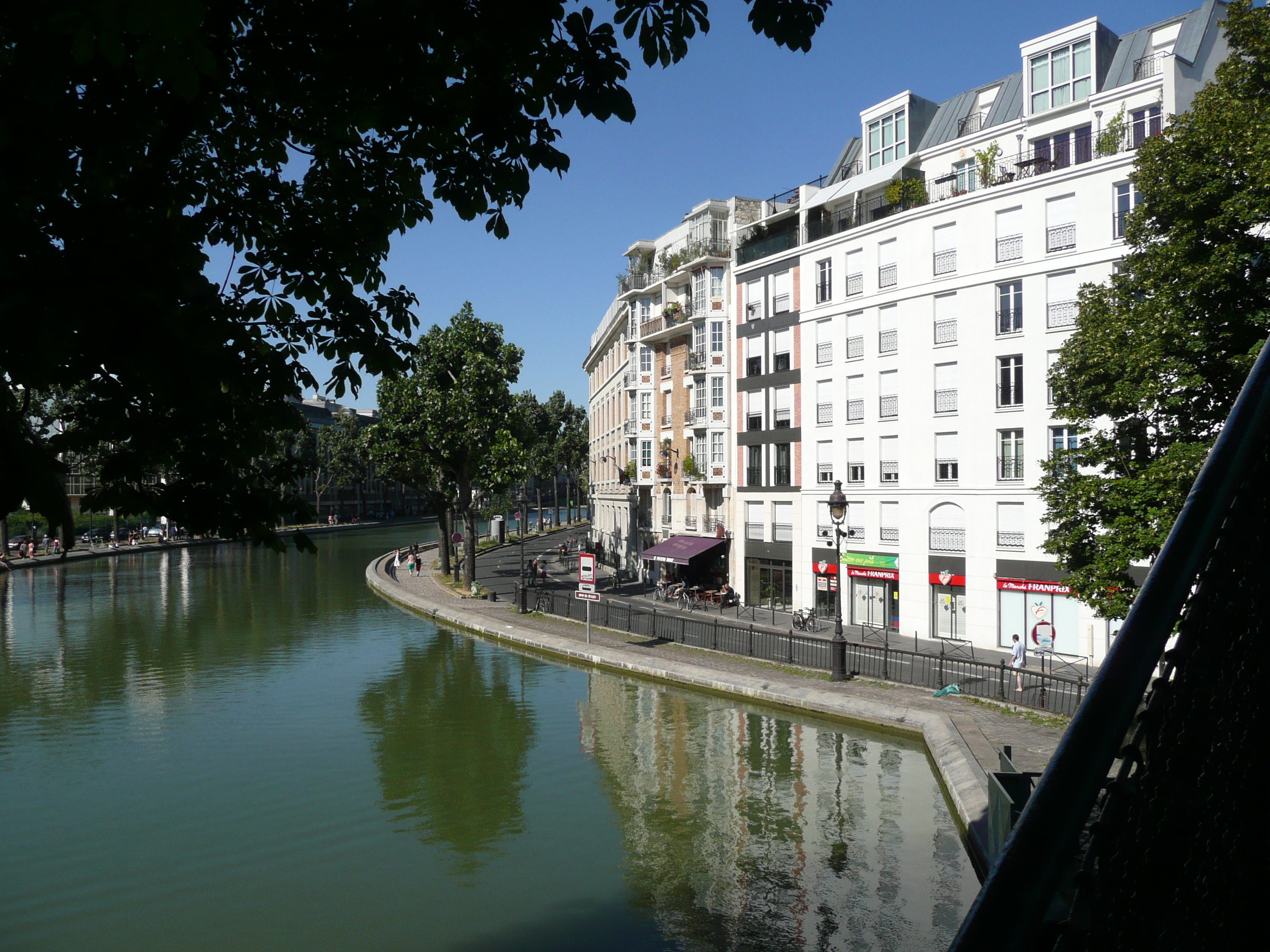 Picture France Paris Canal St Martin 2007-08 127 - Recreation Canal St Martin