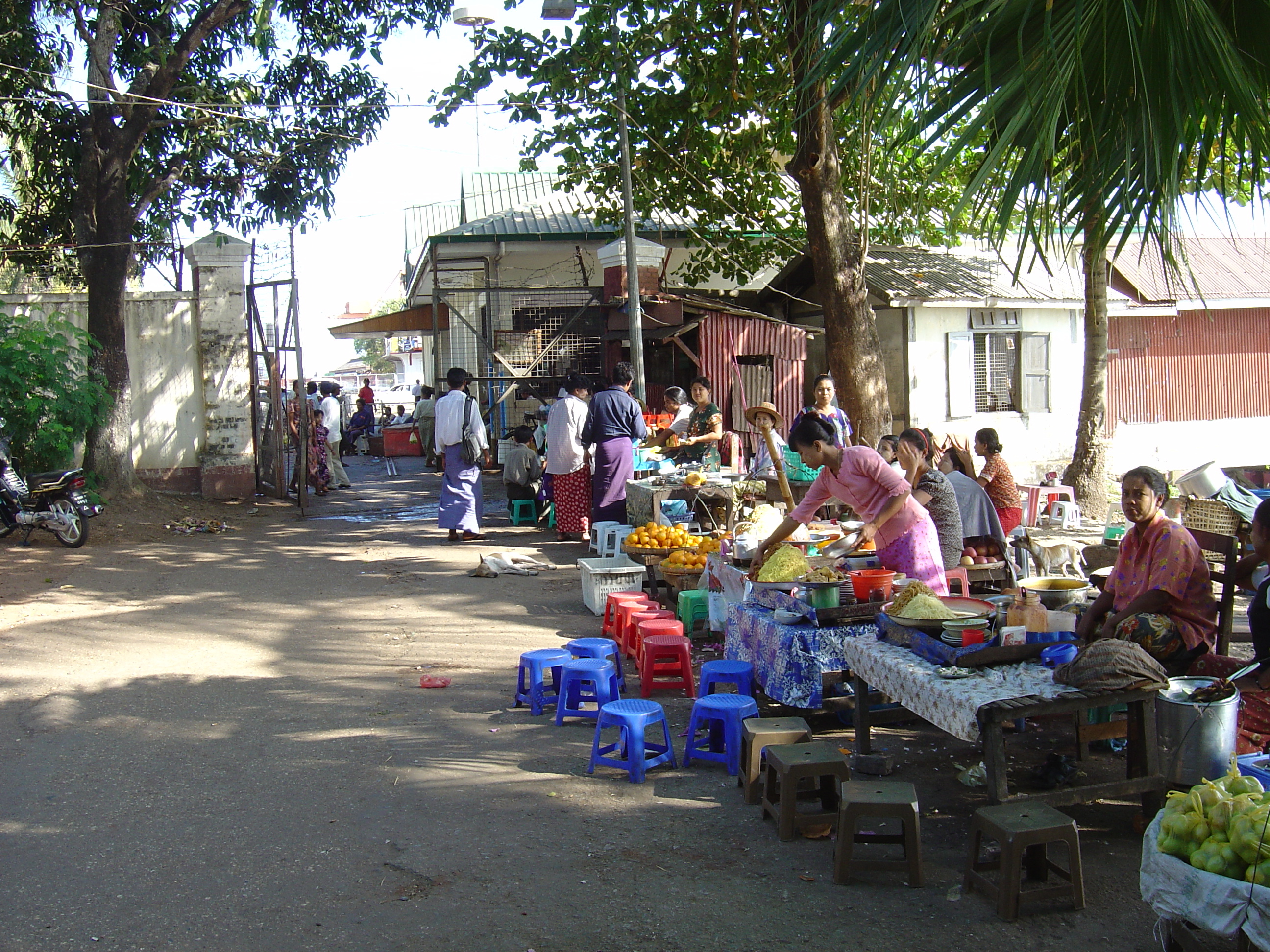 Picture Myanmar Yangon 2005-01 110 - Tour Yangon