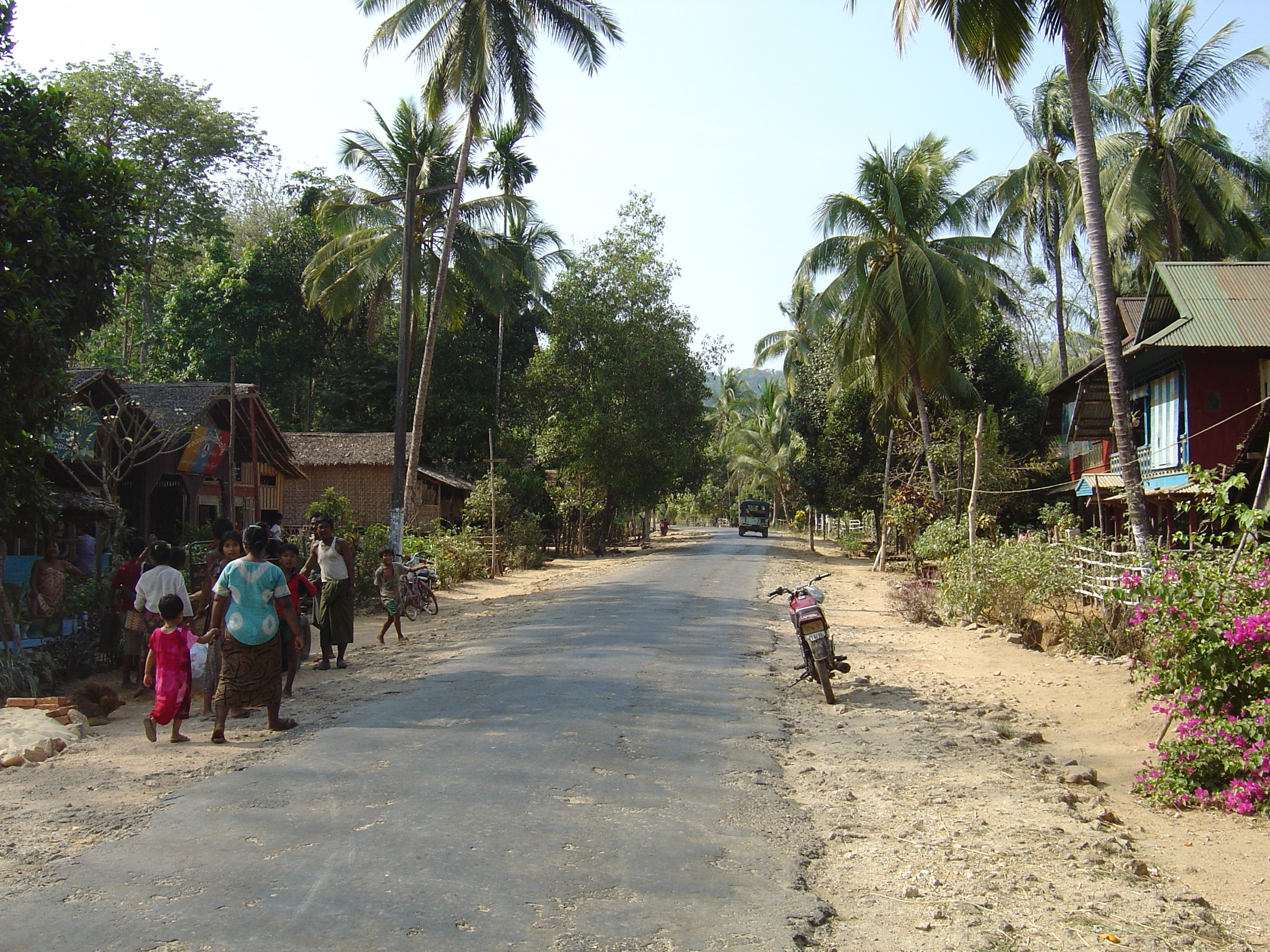 Picture Myanmar Road from Dawei to Maungmagan beach 2005-01 14 - Tours Road from Dawei to Maungmagan beach