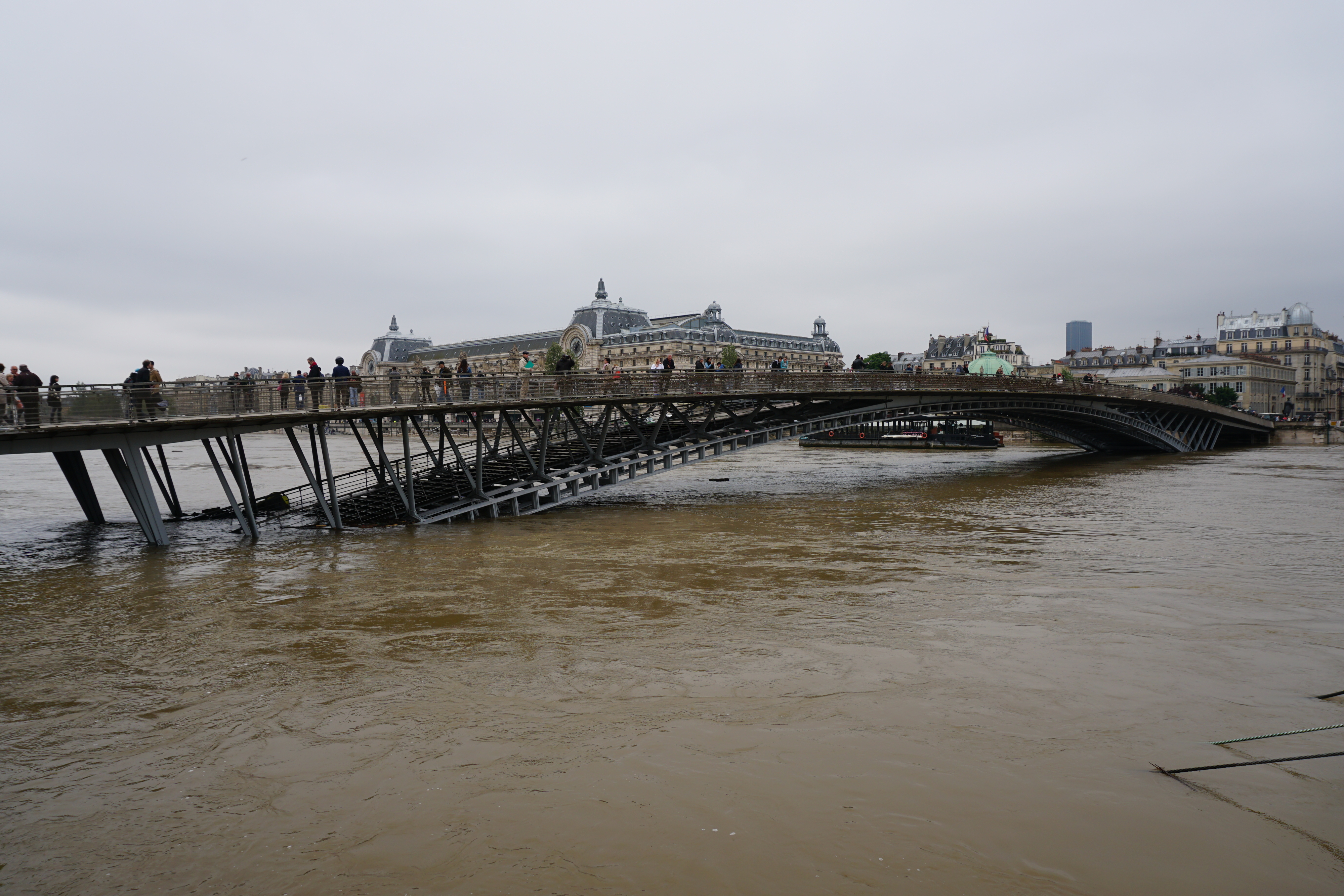 Picture France Paris Seine river 2016-06 16 - Tour Seine river