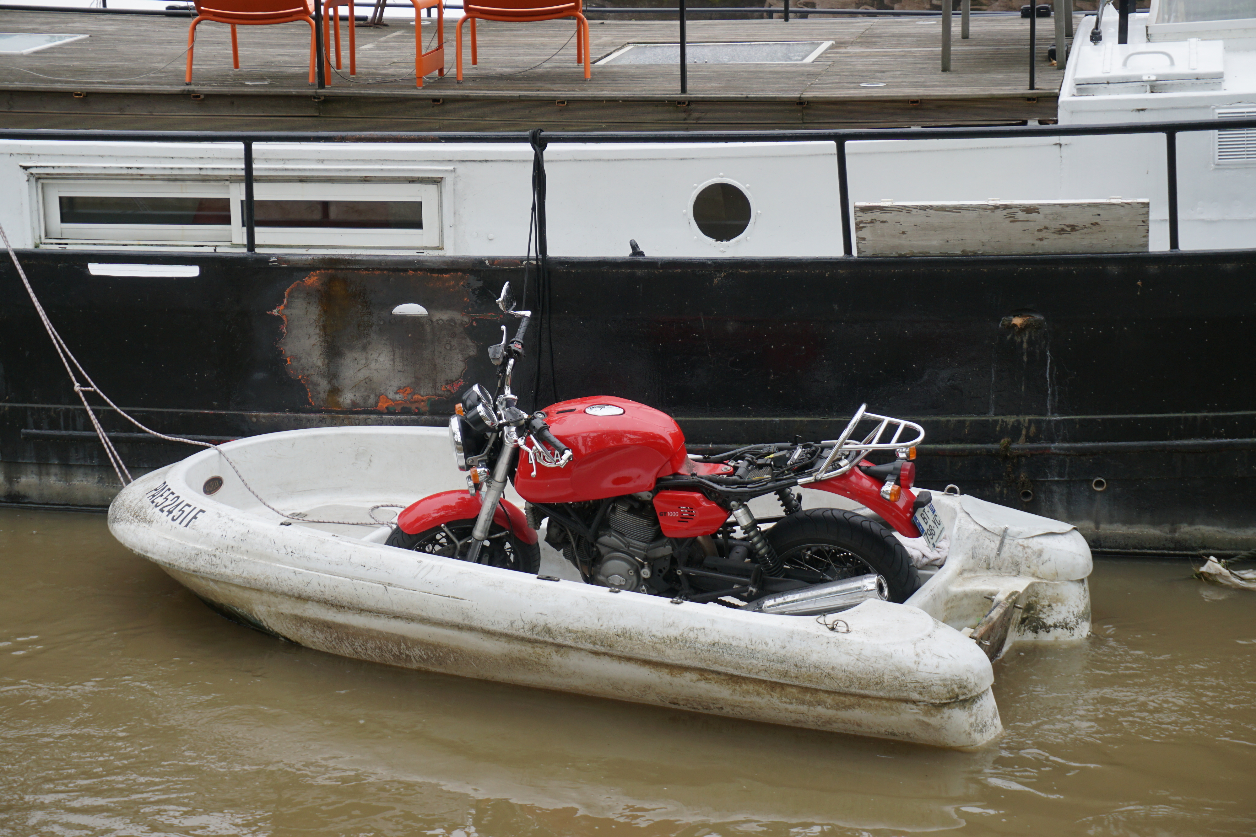 Picture France Paris Seine river 2016-06 58 - Around Seine river