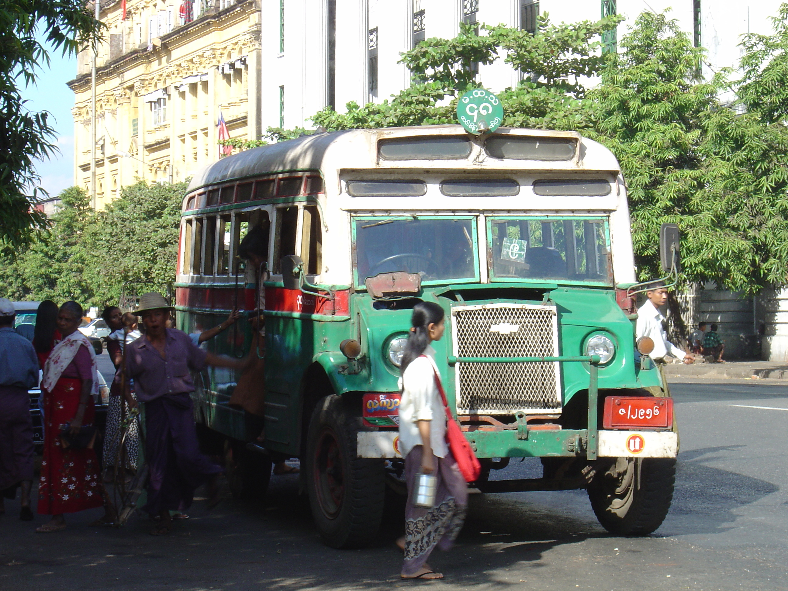 Picture Myanmar Yangon 2005-01 200 - Tours Yangon