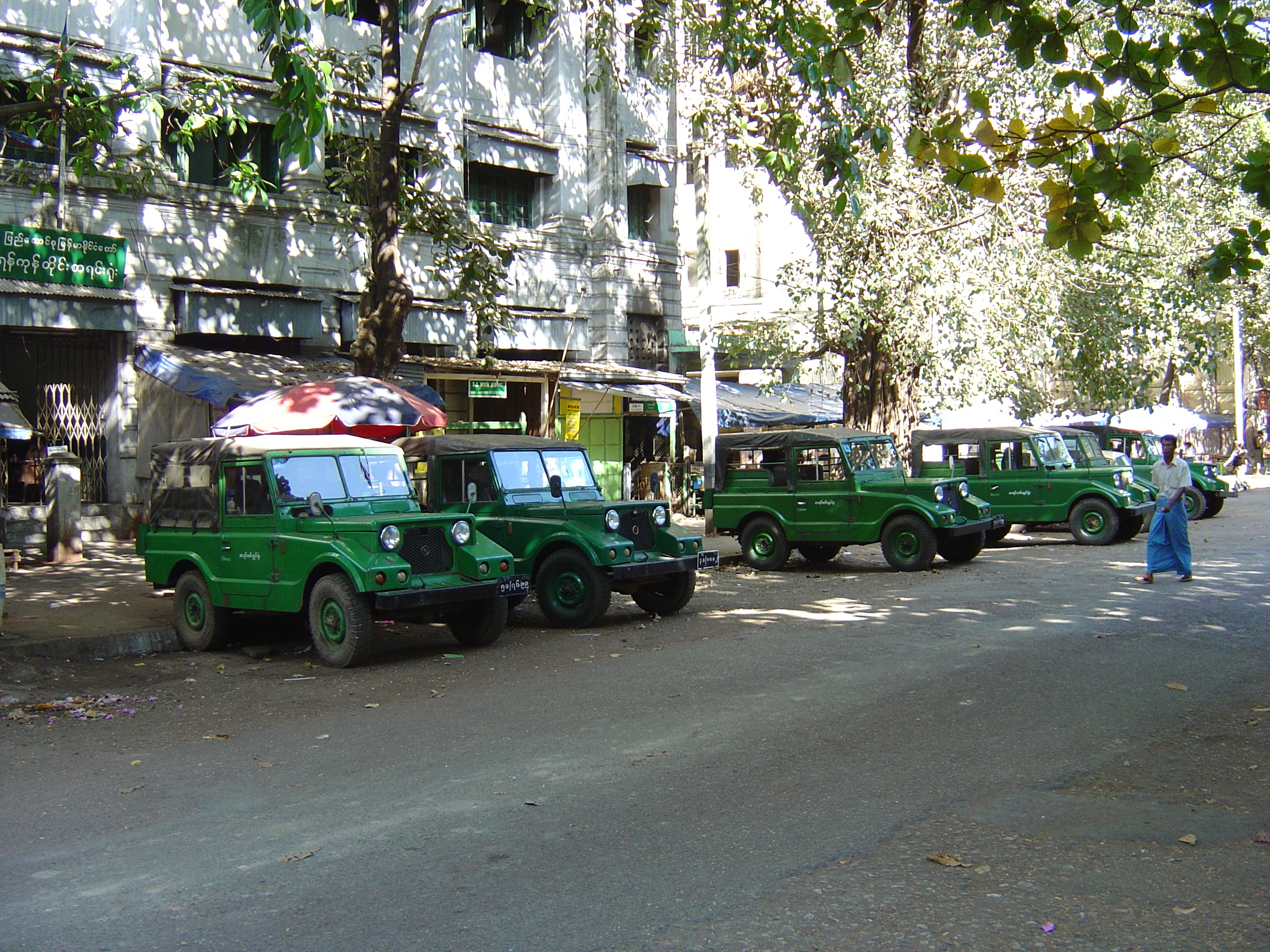 Picture Myanmar Yangon 2005-01 93 - Recreation Yangon