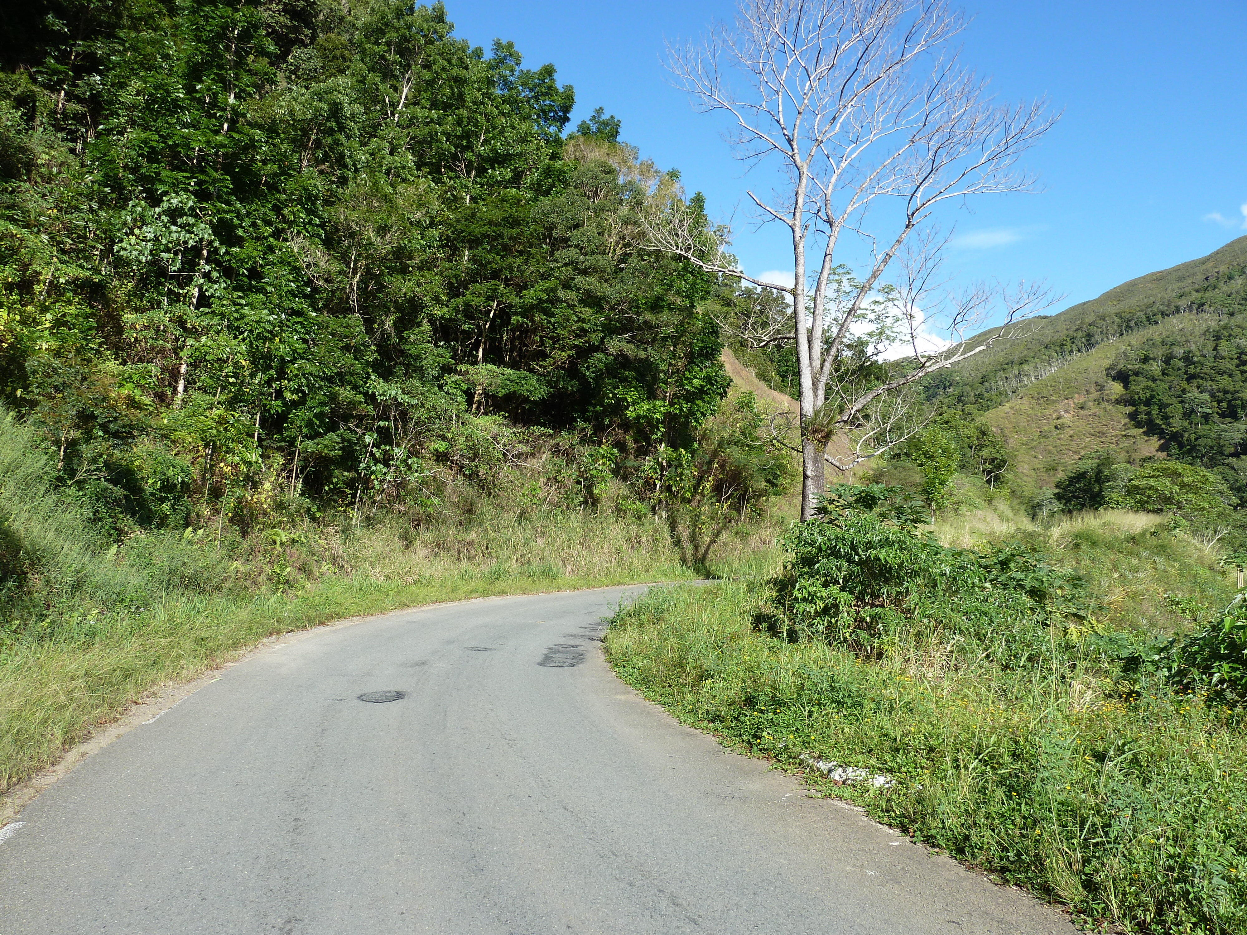 Picture New Caledonia Canala to La Foa road 2010-05 23 - Recreation Canala to La Foa road