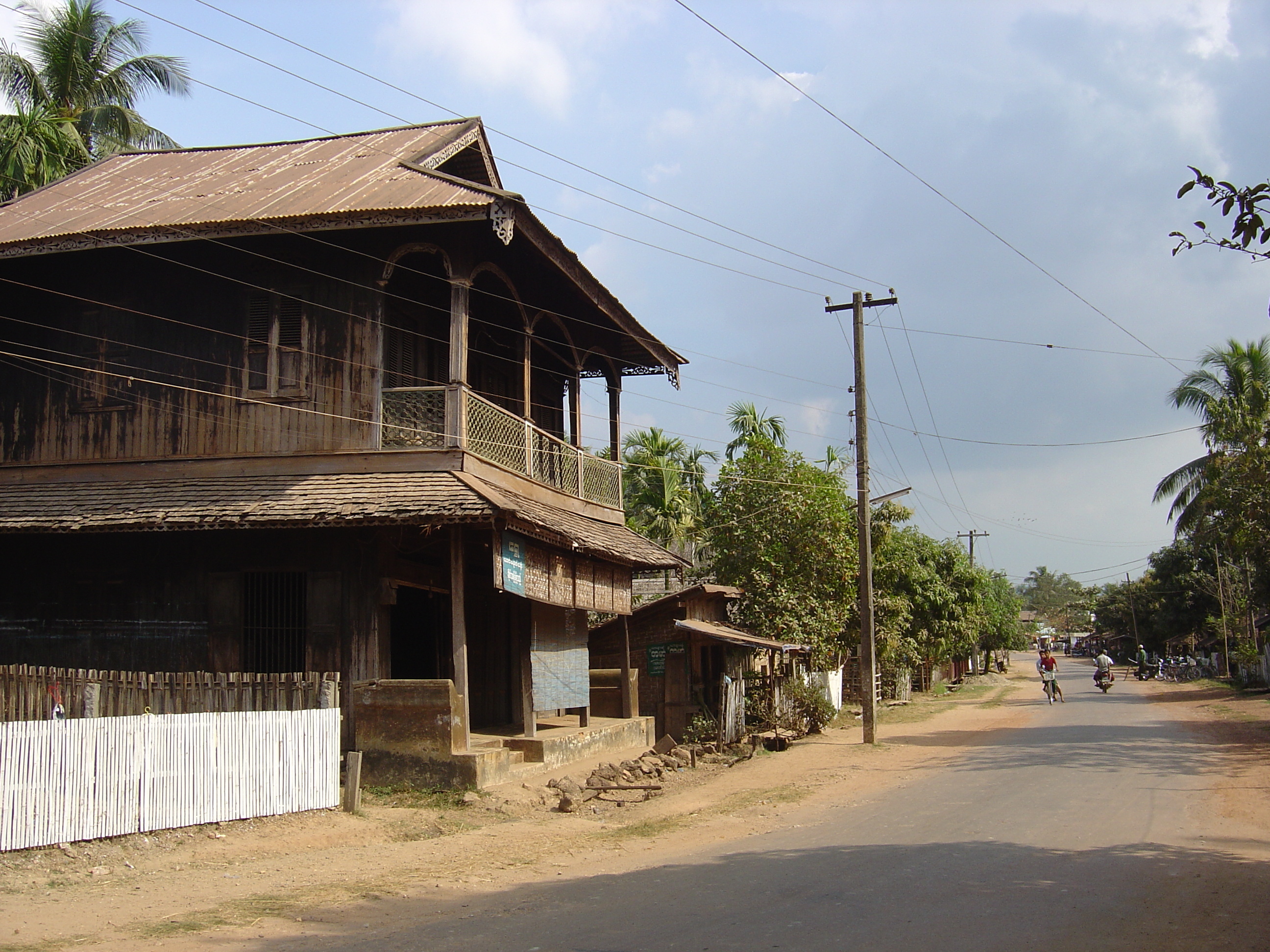 Picture Myanmar Road from Dawei to Maungmagan beach 2005-01 1 - Around Road from Dawei to Maungmagan beach