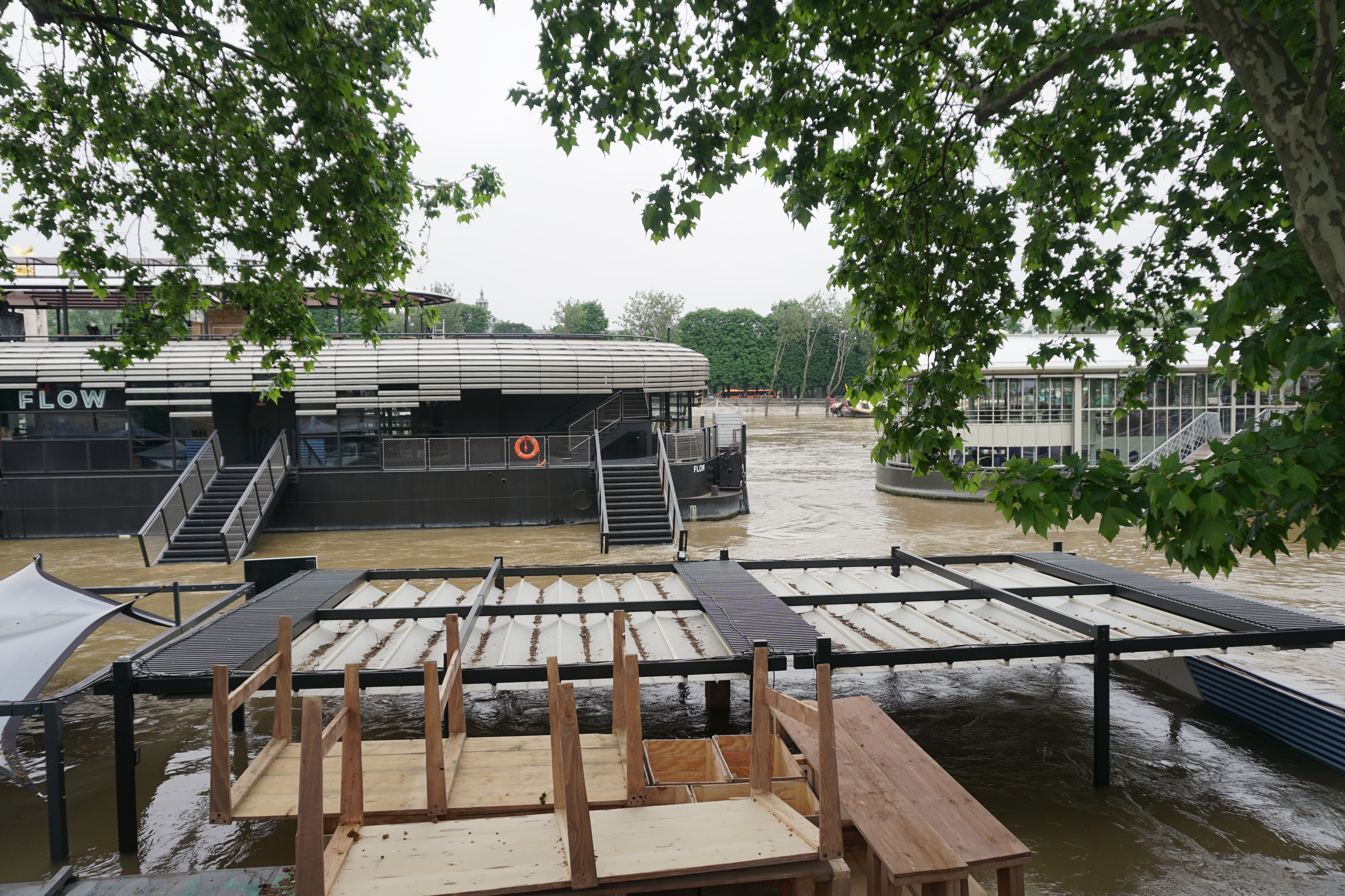 Picture France Paris Seine river 2016-06 80 - Tours Seine river