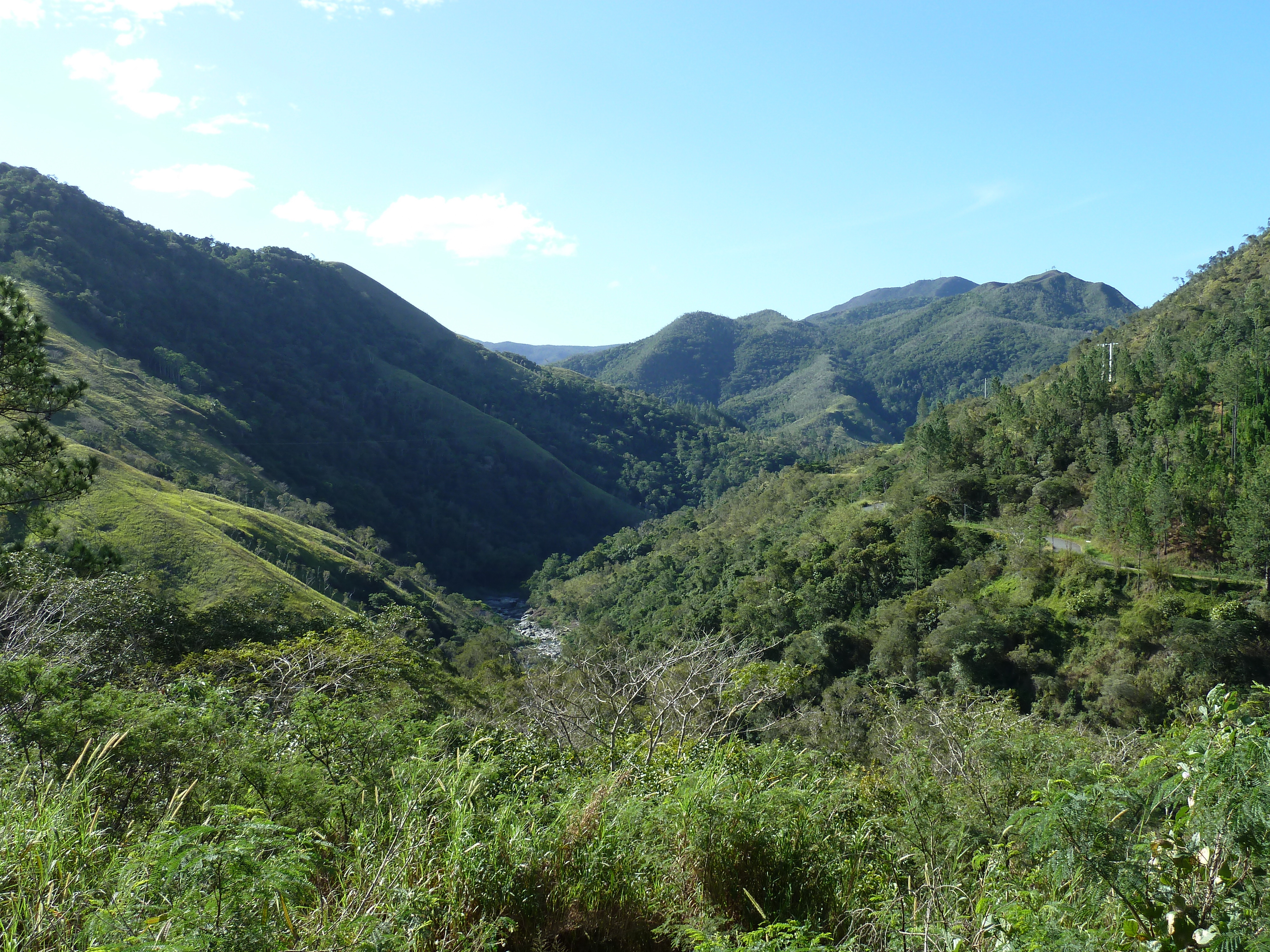 Picture New Caledonia Canala to La Foa road 2010-05 16 - Recreation Canala to La Foa road