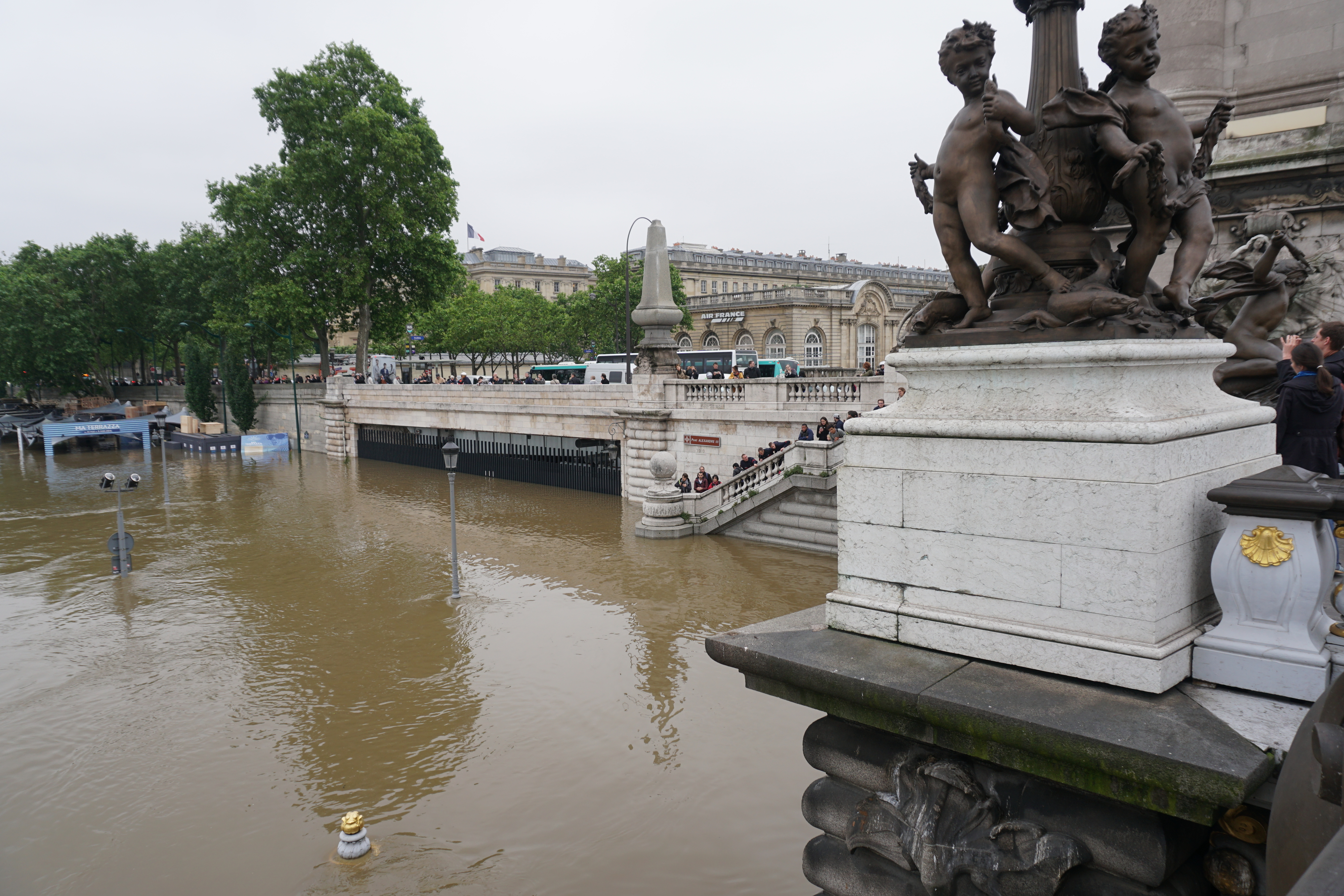 Picture France Paris Seine river 2016-06 77 - Tours Seine river