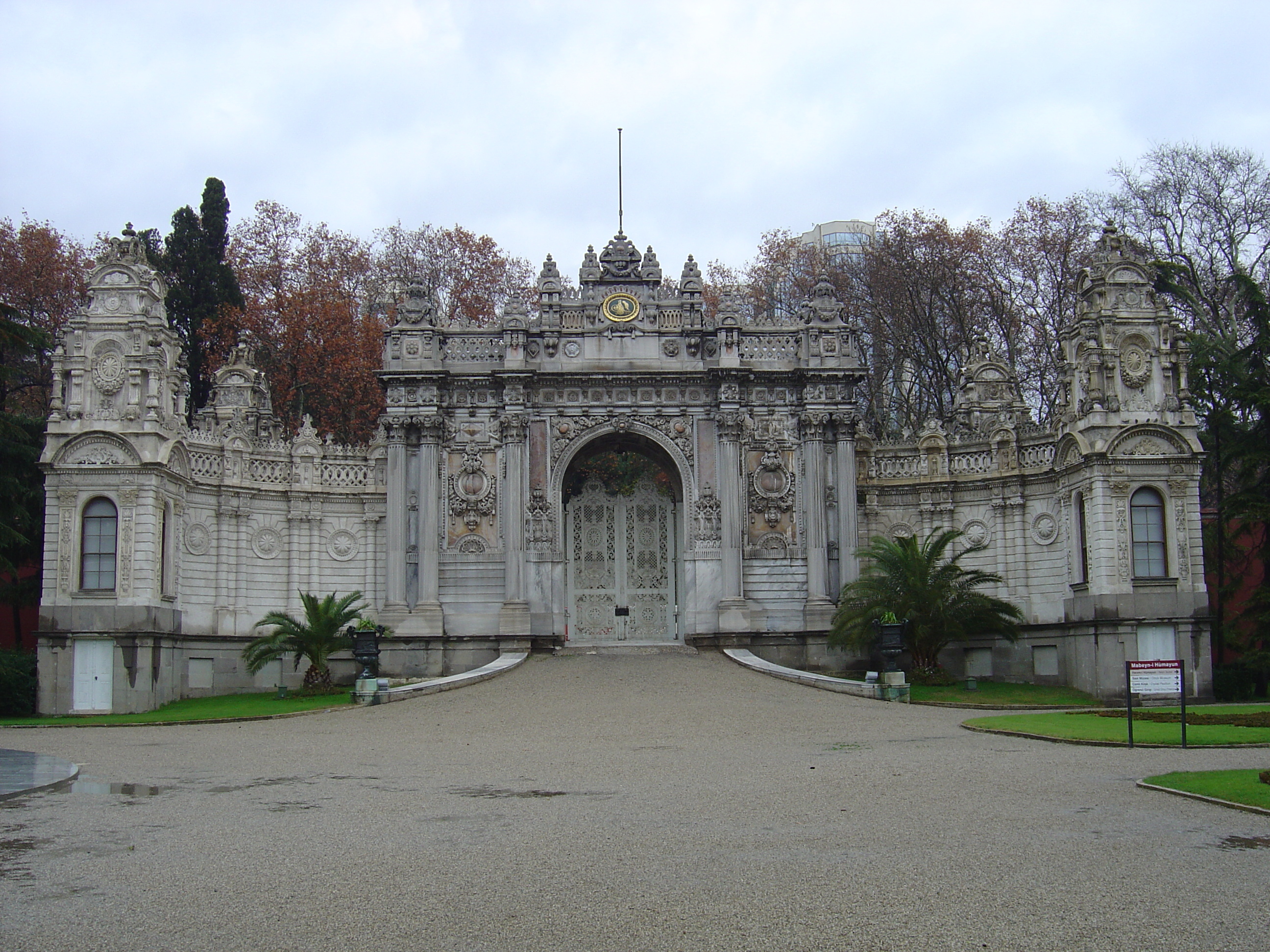 Picture Turkey Istanbul Dolmabahce Palace 2004-12 65 - Tour Dolmabahce Palace