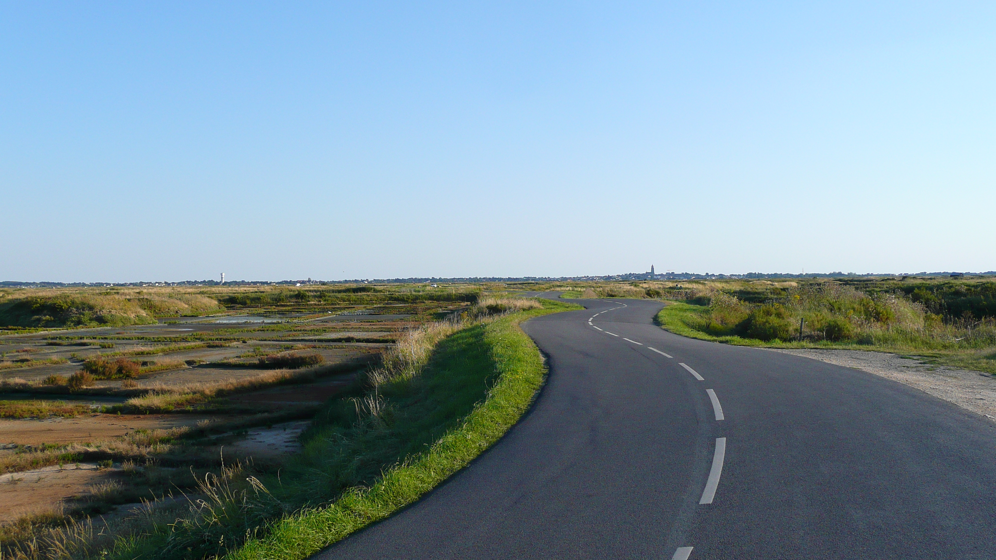 Picture France Guerande Les marais salants 2007-08 4 - Center Les marais salants