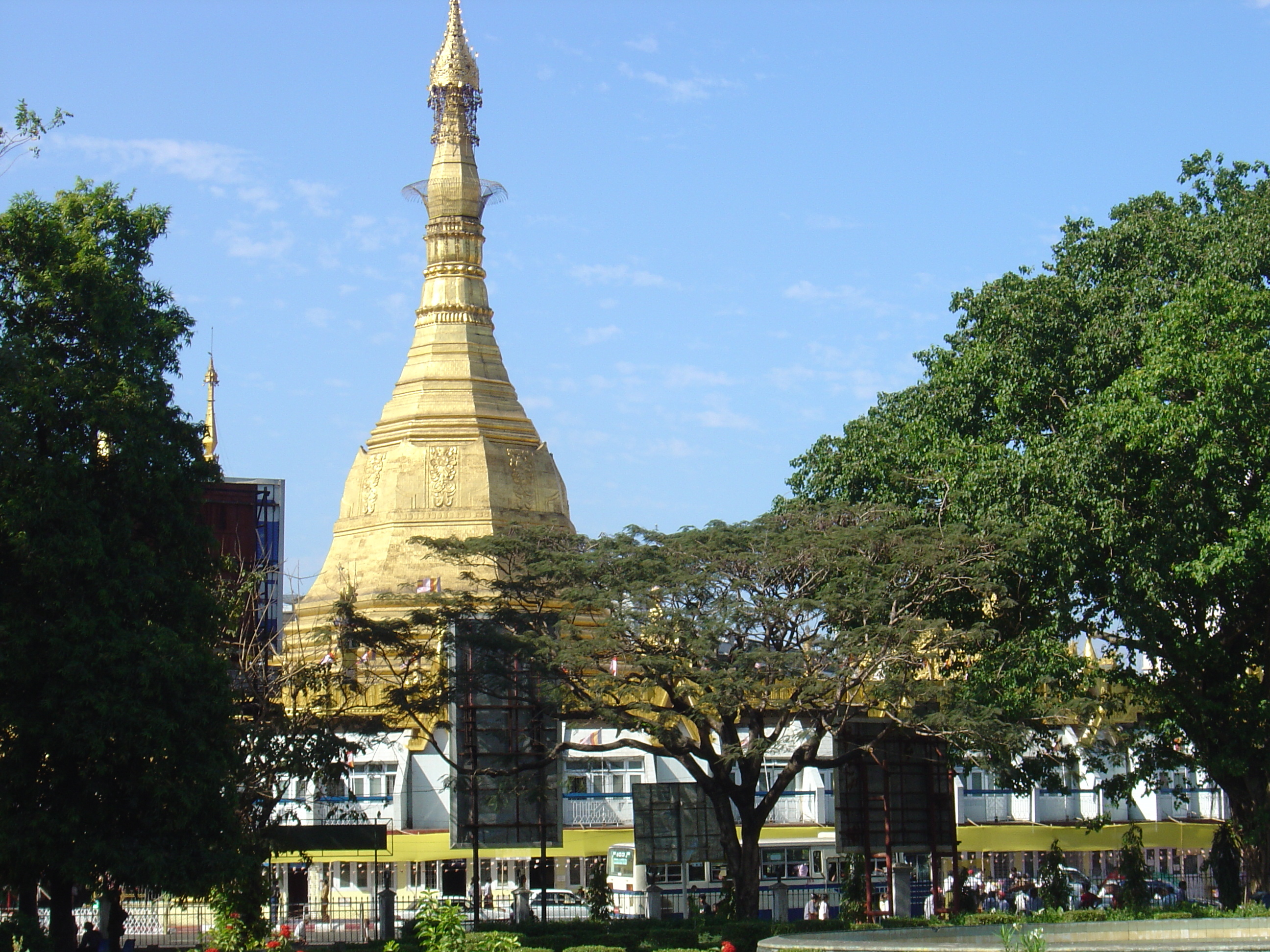 Picture Myanmar Yangon 2005-01 137 - Discovery Yangon