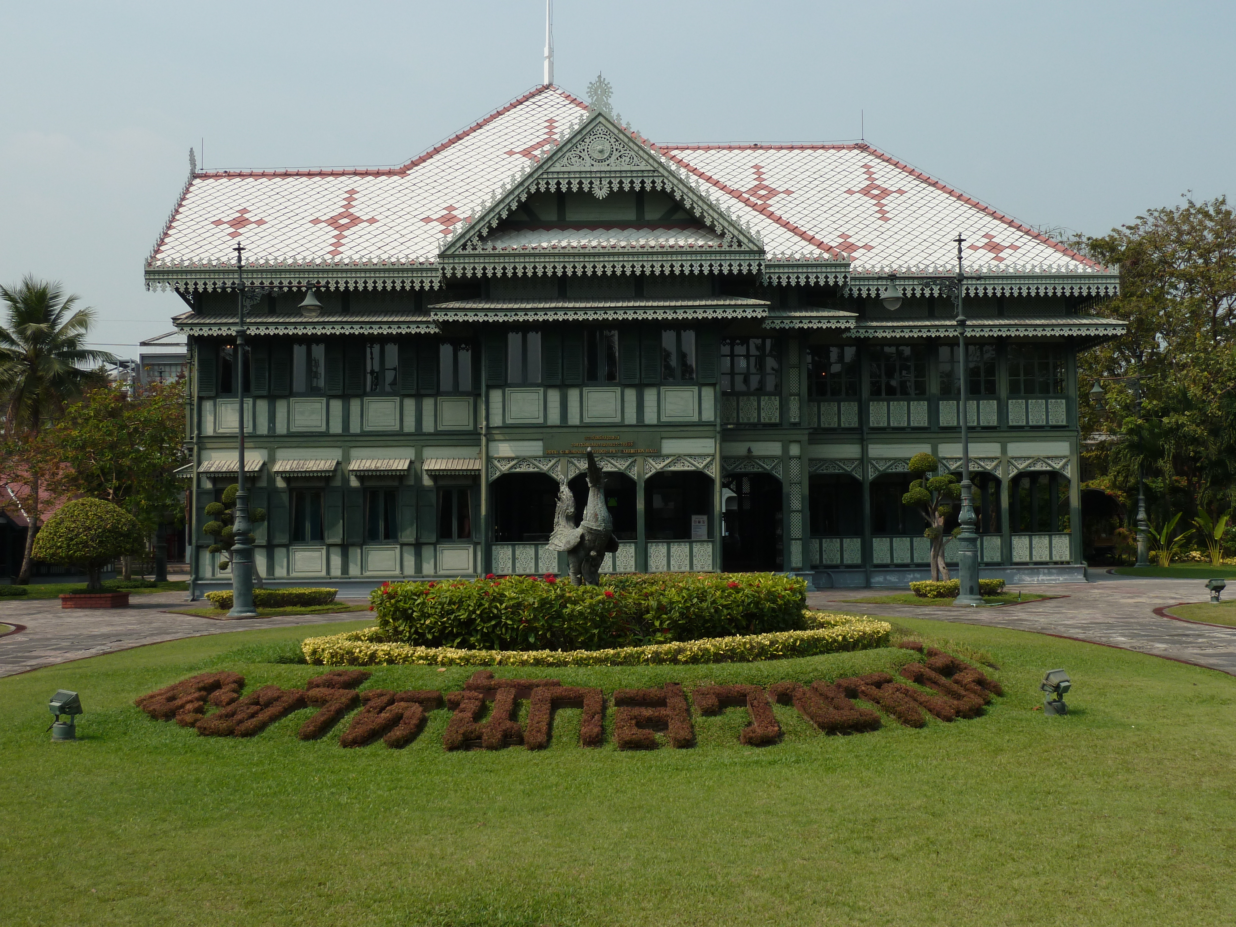 Picture Thailand Bangkok Vimanmek Palace 2011-01 16 - Tour Vimanmek Palace