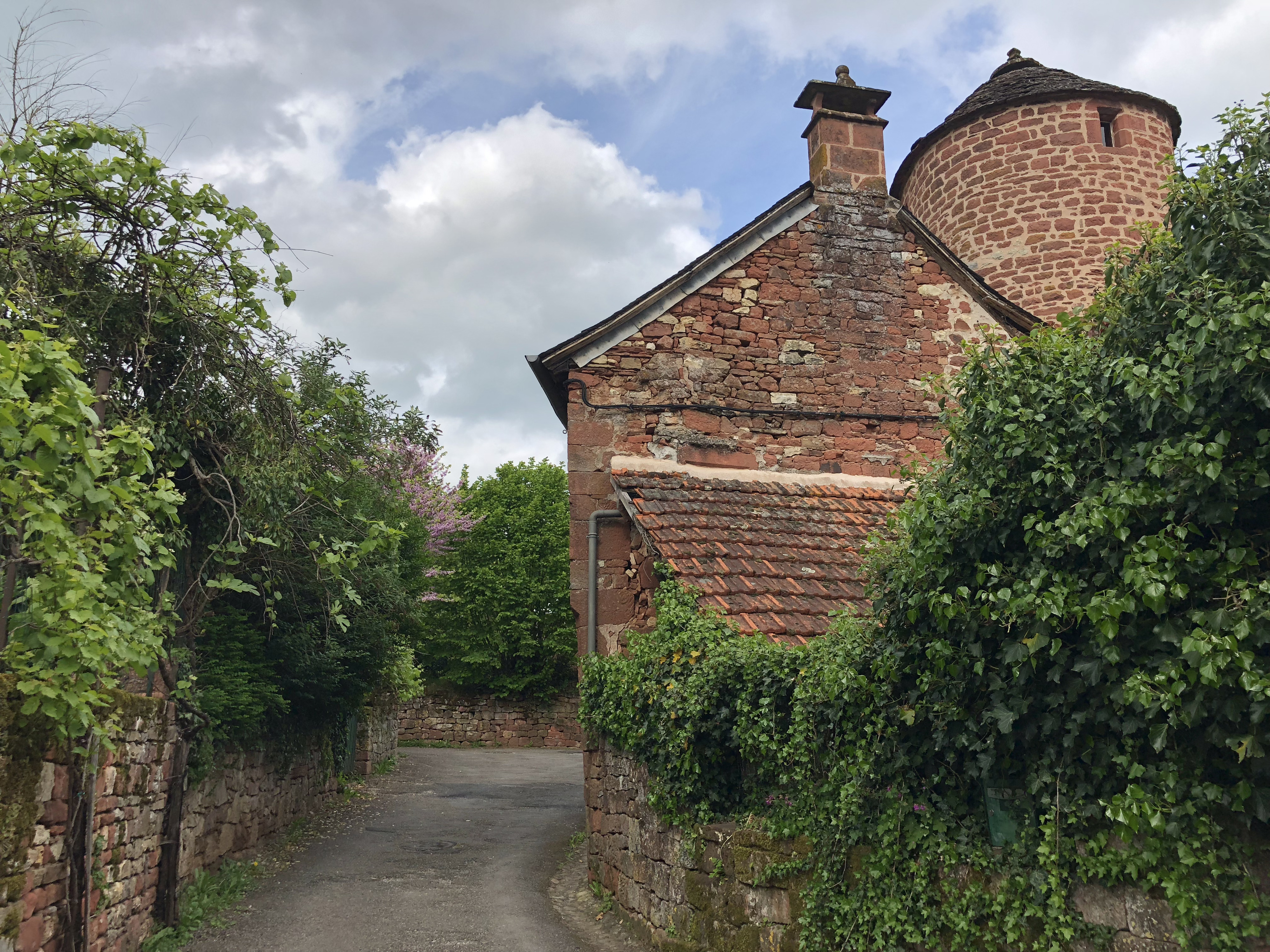 Picture France Collonges la Rouge 2018-04 27 - Tour Collonges la Rouge