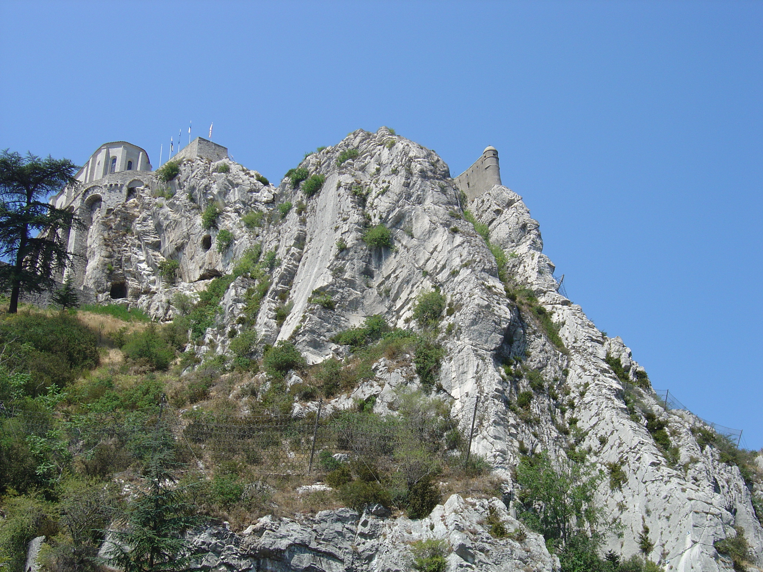 Picture France Sisteron 2004-08 3 - Tours Sisteron