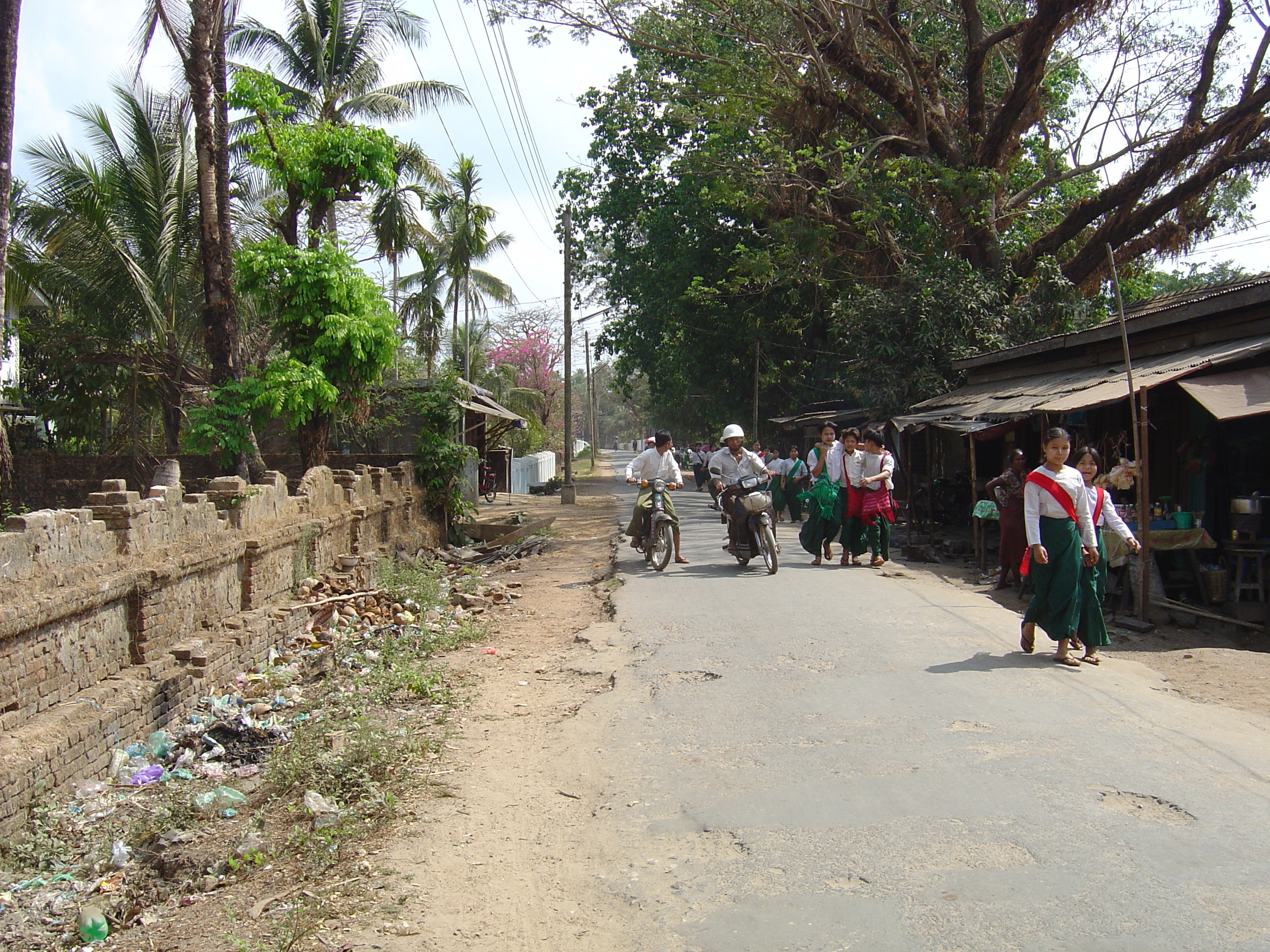 Picture Myanmar Dawei (TAVOY) 2005-01 25 - Tour Dawei (TAVOY)