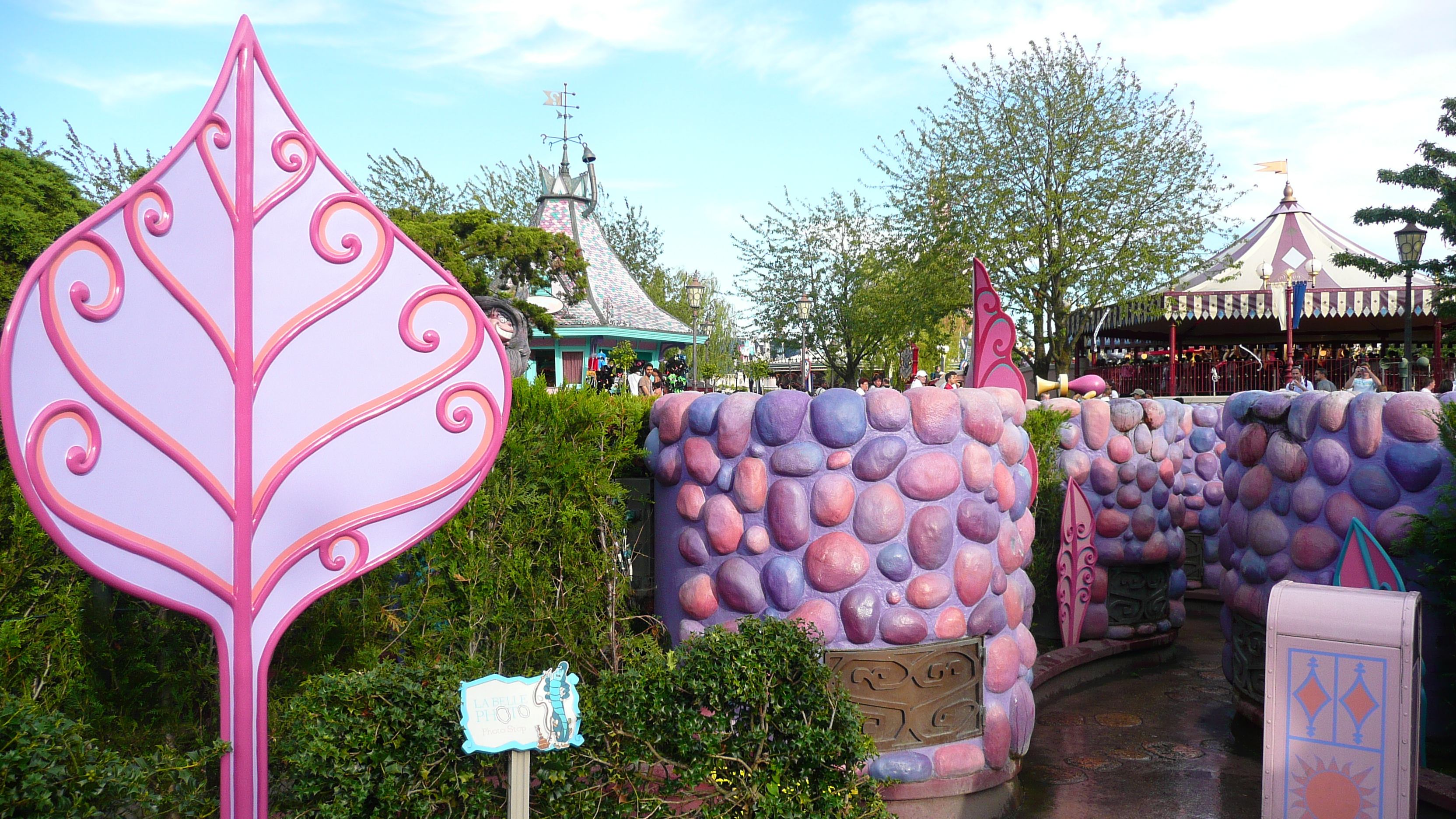 Picture France Disneyland Paris Alice Labyrinth 2007-07 11 - Tours Alice Labyrinth