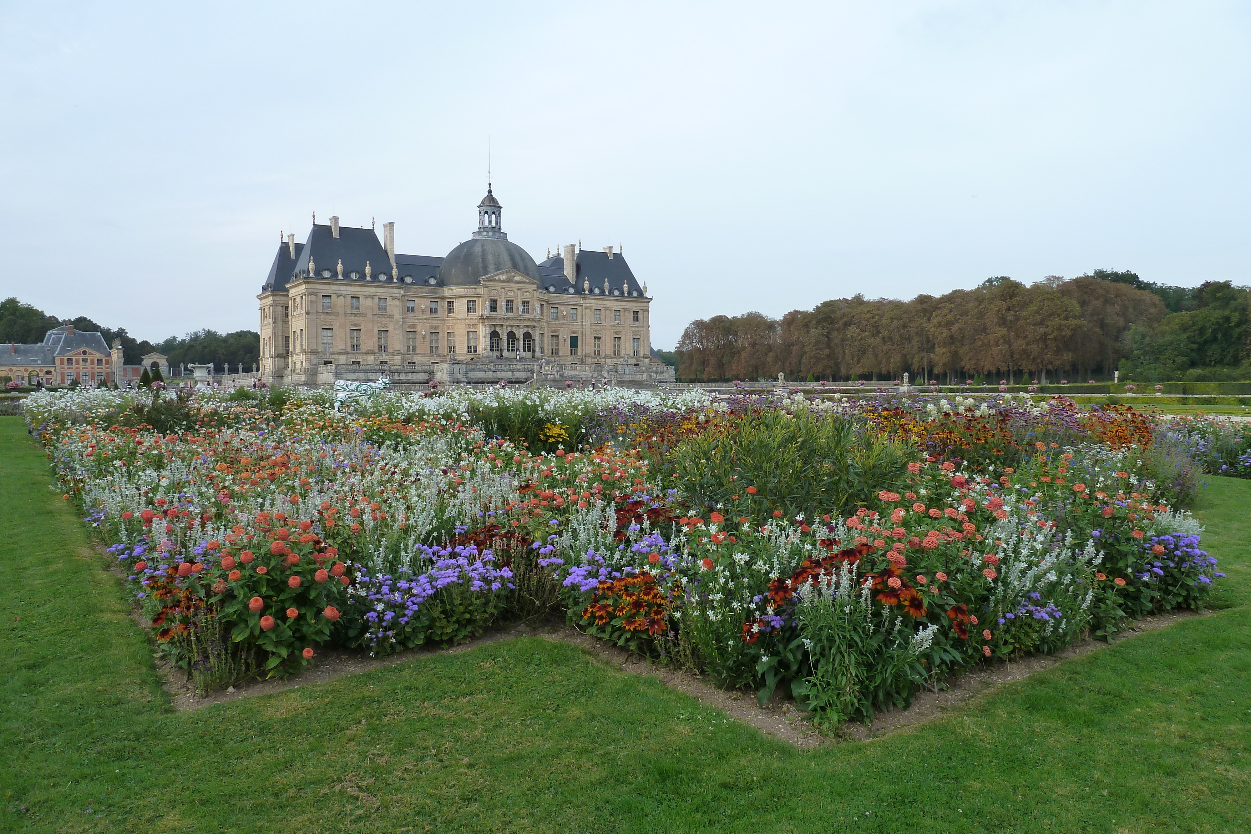 Picture France Vaux Le Vicomte Castle Vaux Le Vicomte Gardens 2010-09 13 - Center Vaux Le Vicomte Gardens