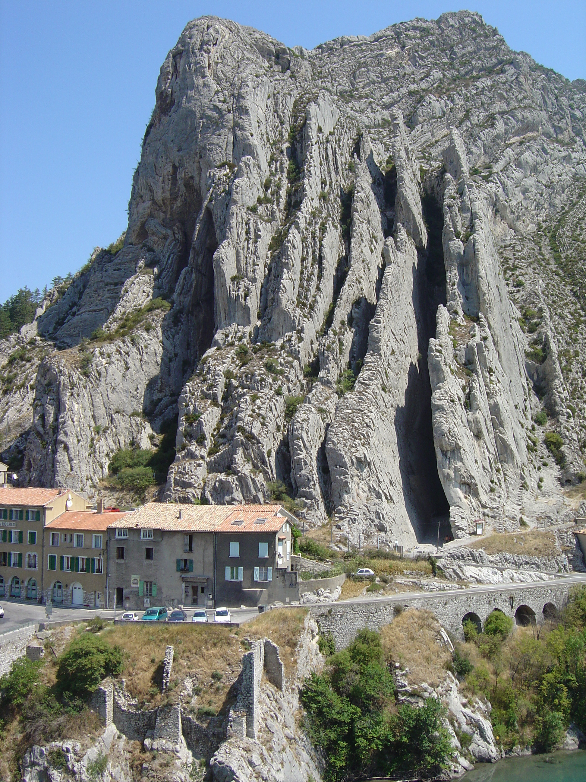 Picture France Sisteron 2004-08 2 - Tours Sisteron