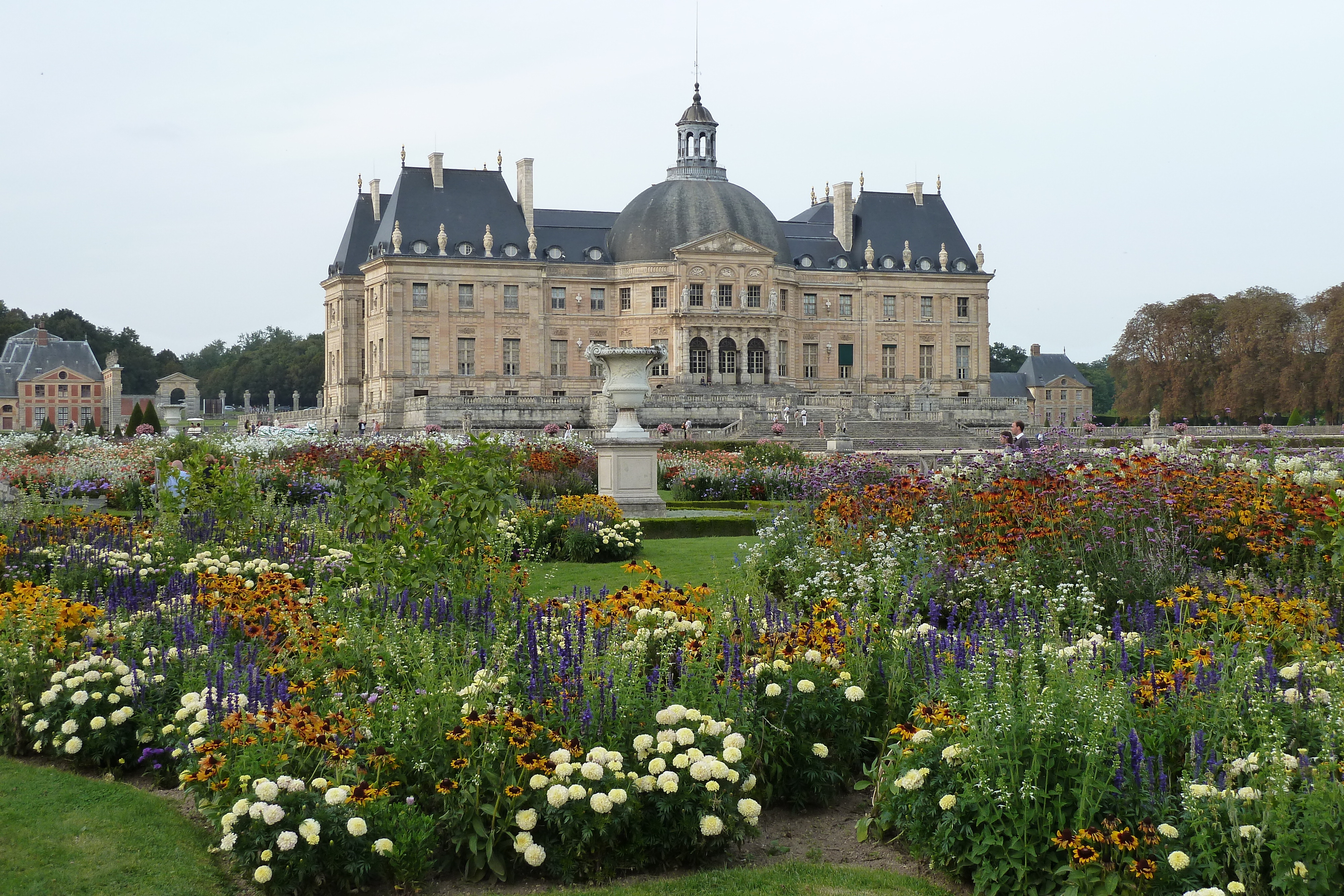 Picture France Vaux Le Vicomte Castle Vaux Le Vicomte Gardens 2010-09 72 - Tour Vaux Le Vicomte Gardens