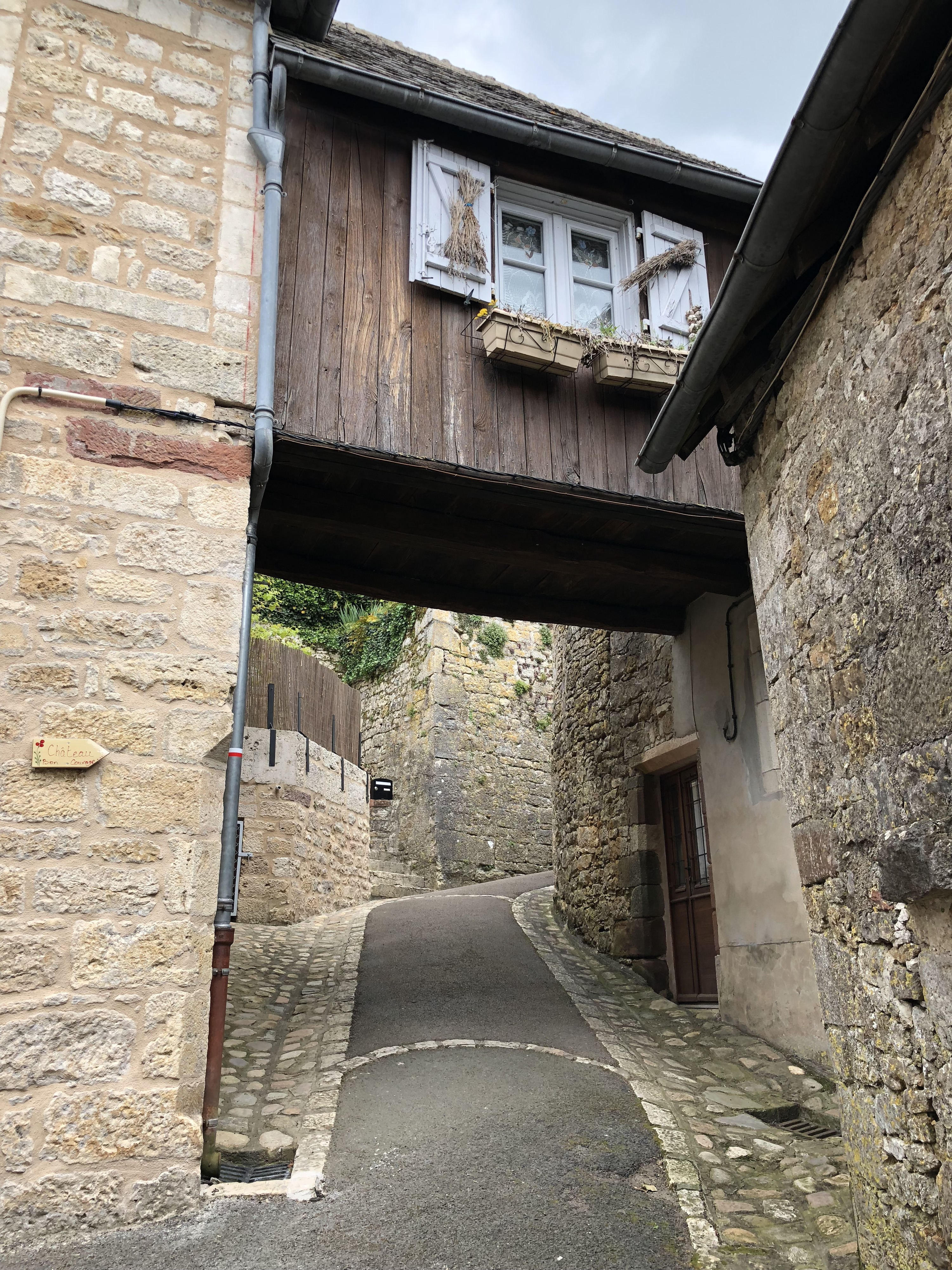 Picture France Turenne 2018-04 130 - Around Turenne