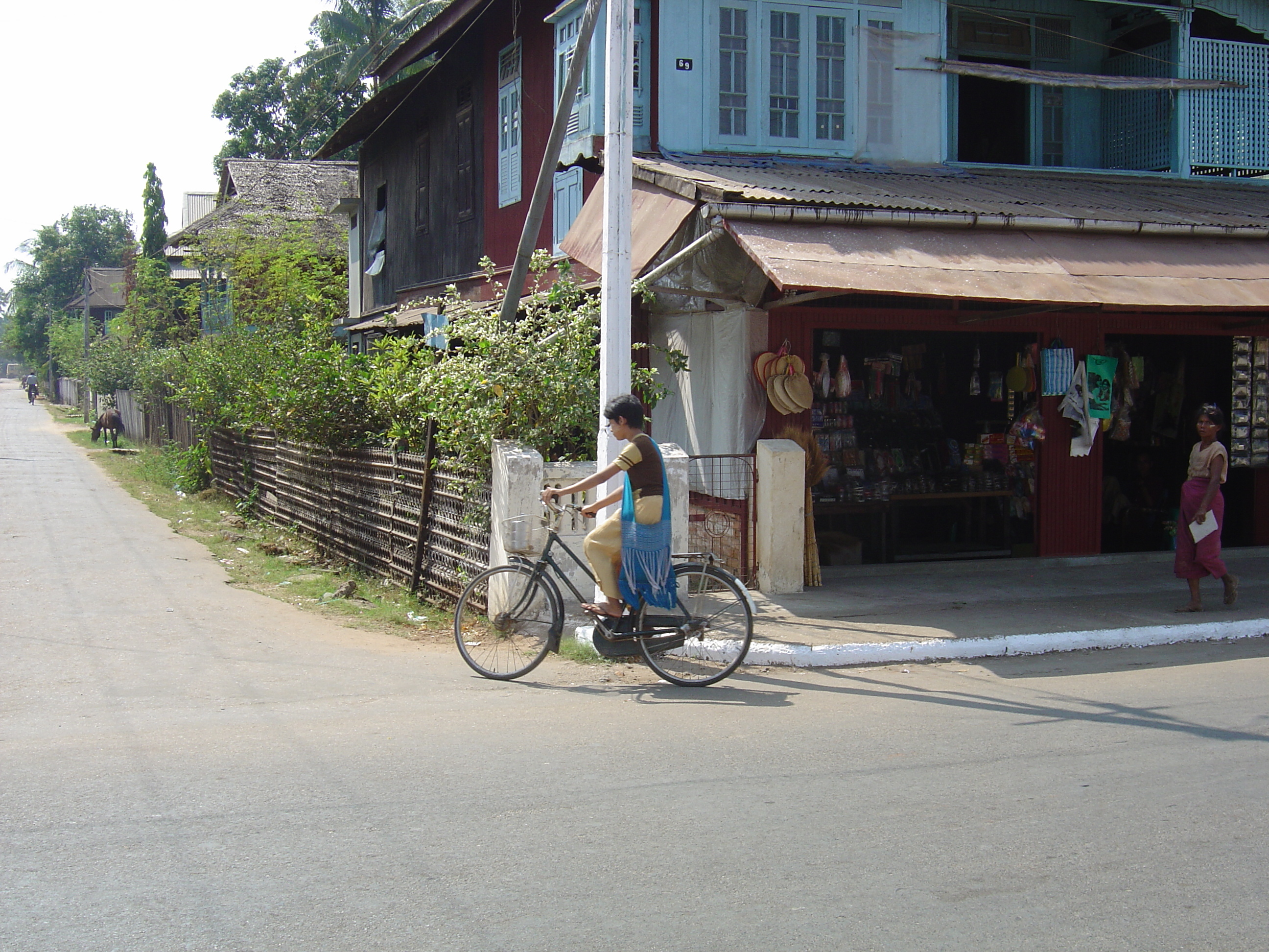 Picture Myanmar Dawei (TAVOY) 2005-01 11 - Tours Dawei (TAVOY)